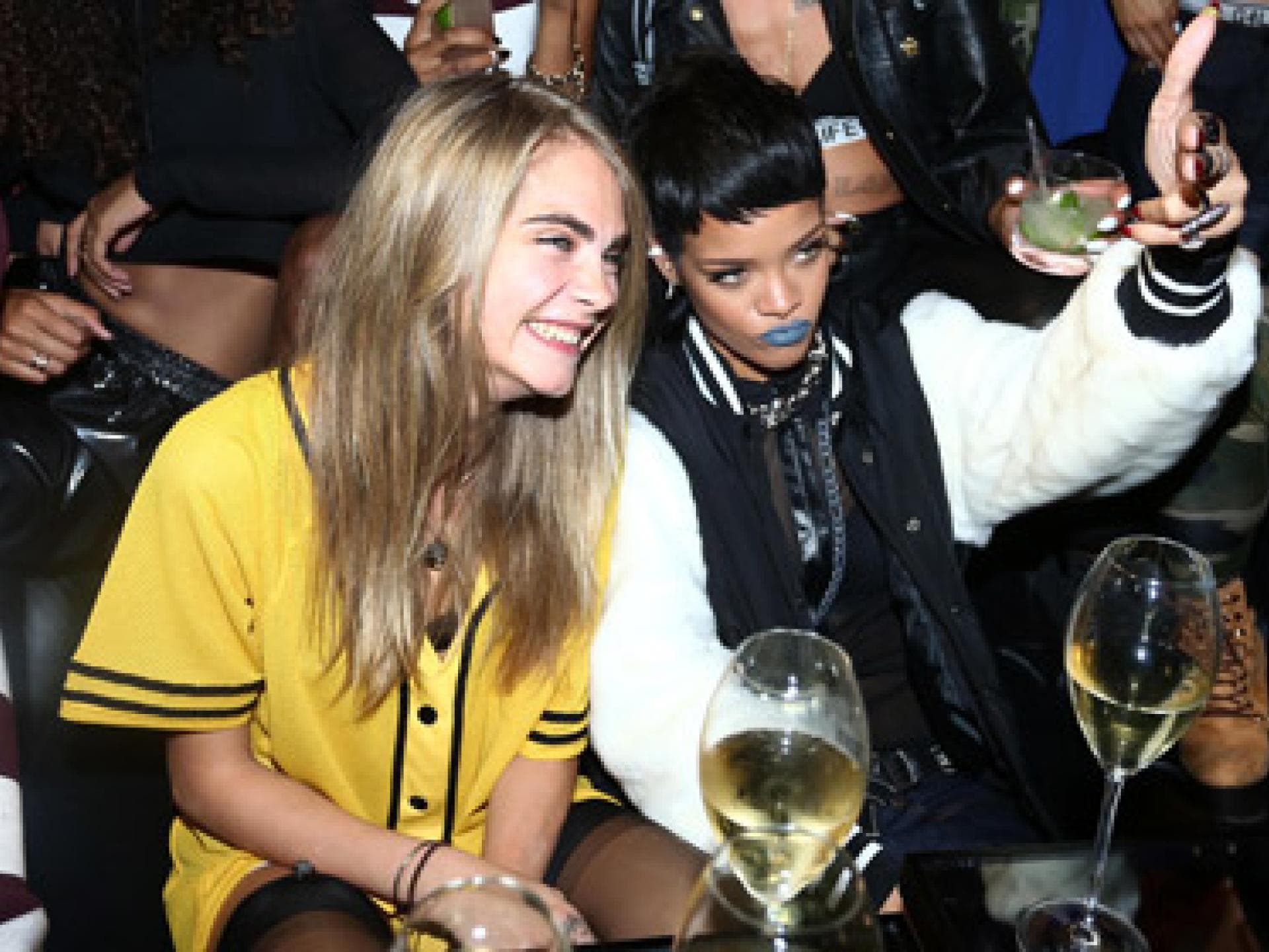 rihanna-cara-delevingne-party-1858056.jpg