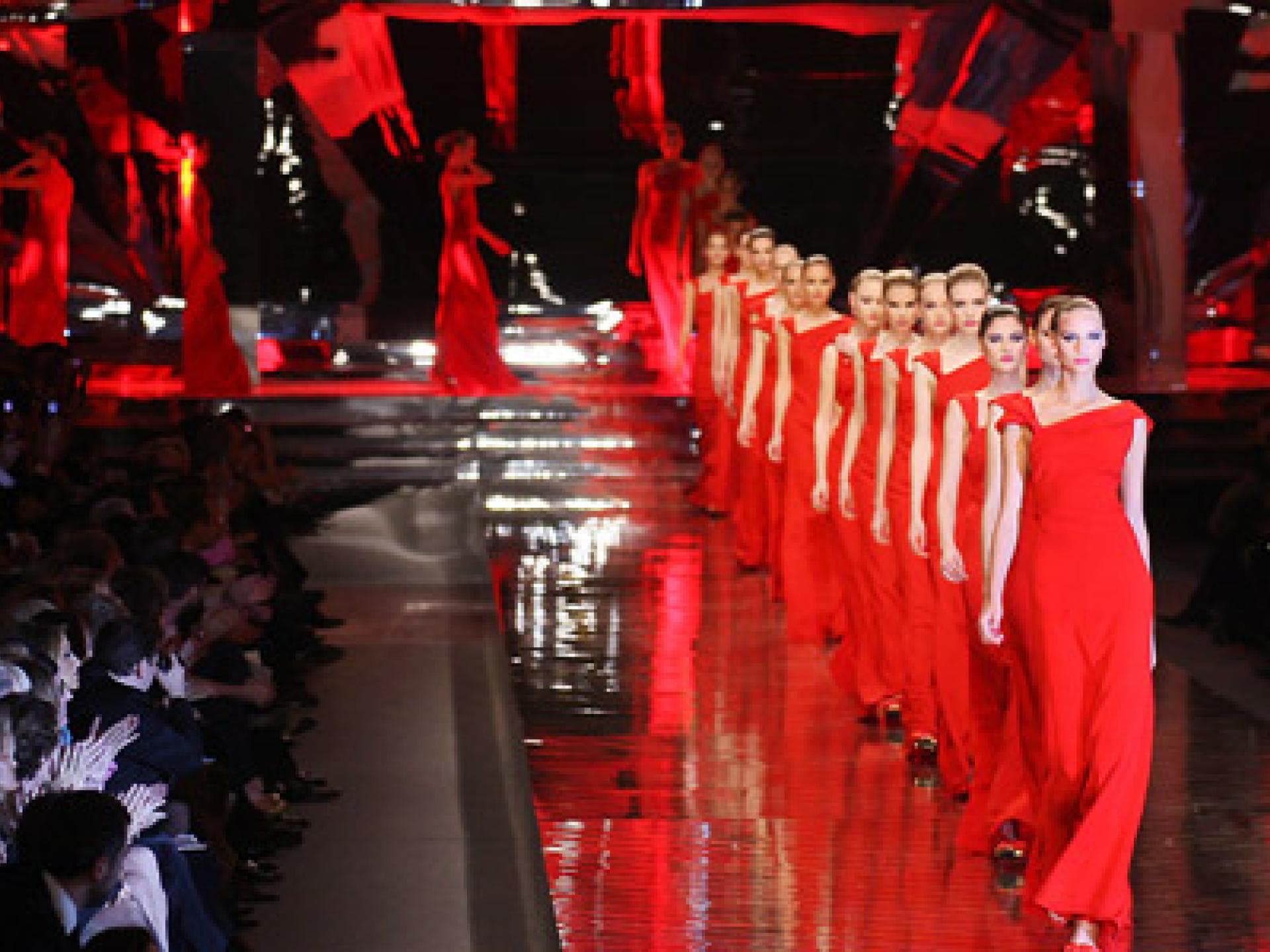 ein-defile-zu-ehren-von-valentino-bild-getty-images-520x300-22135.jpg