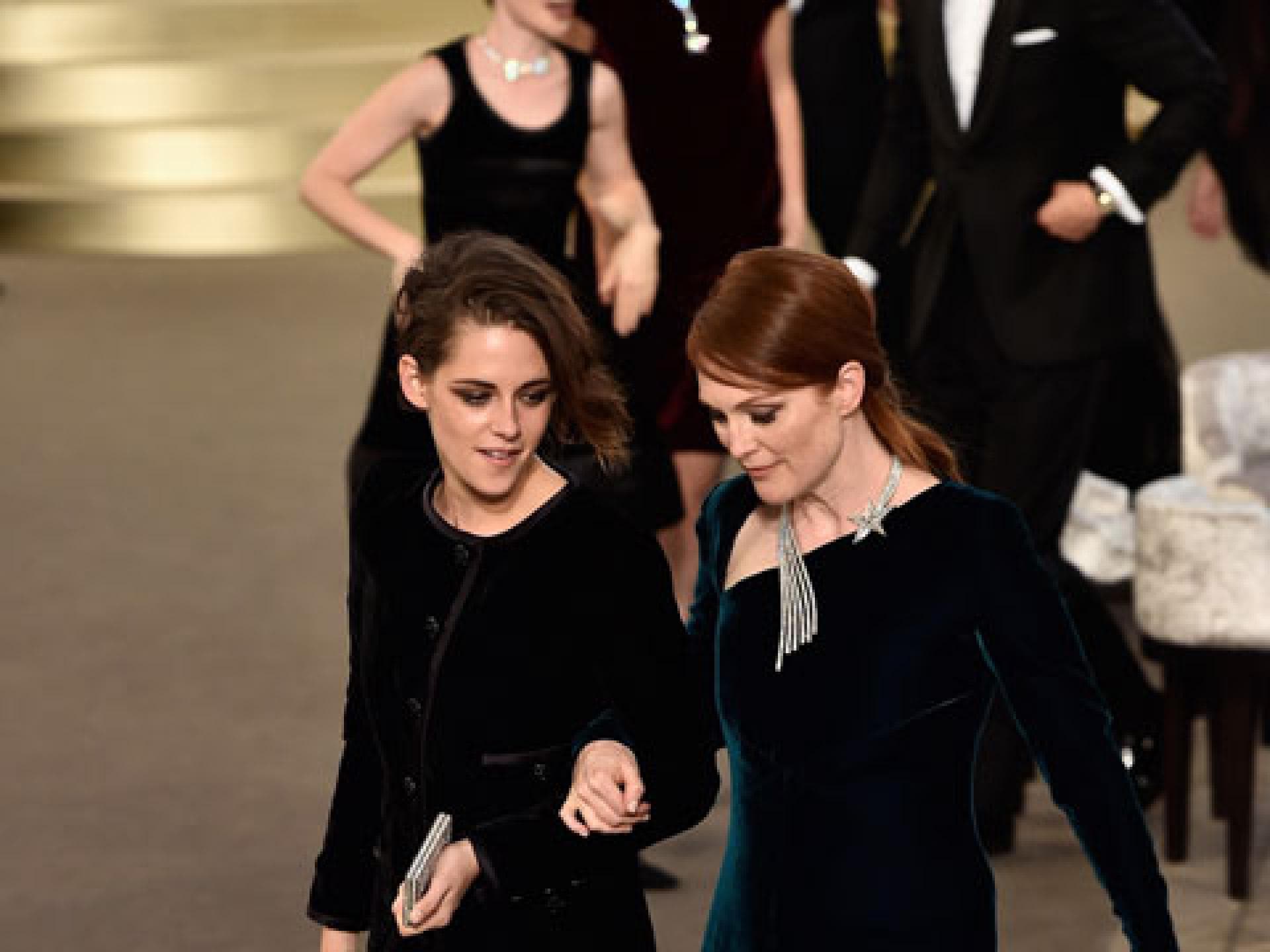 kirsten-stewart-und-julianne-moore-chanel-480-2064181.jpg
