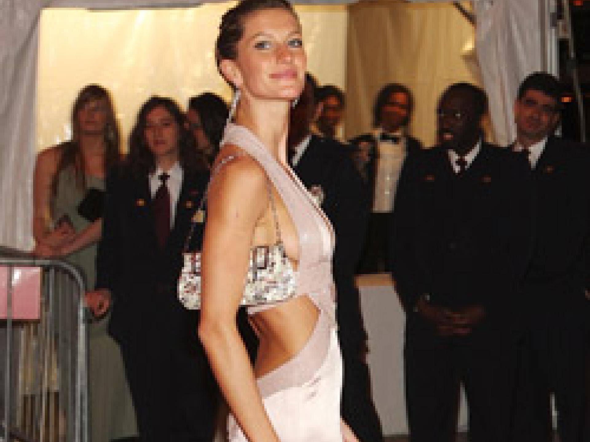 gisele-buendchen-in-versace-250x400-bild-1-1184860.jpg gisele-buendchen-in-versace-250x400-bild-1-1184860.jpg