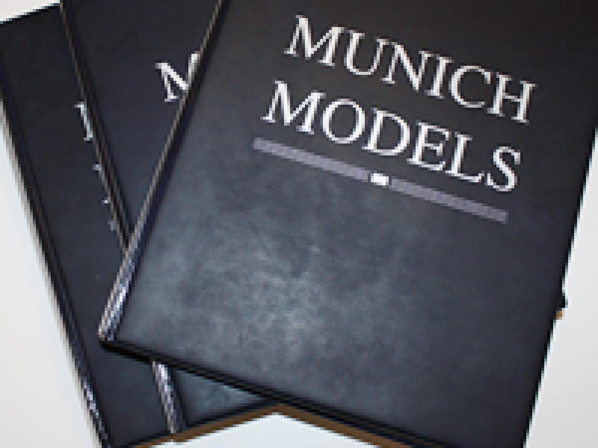 modelbuch-200x240-bild-1-1267916.jpg