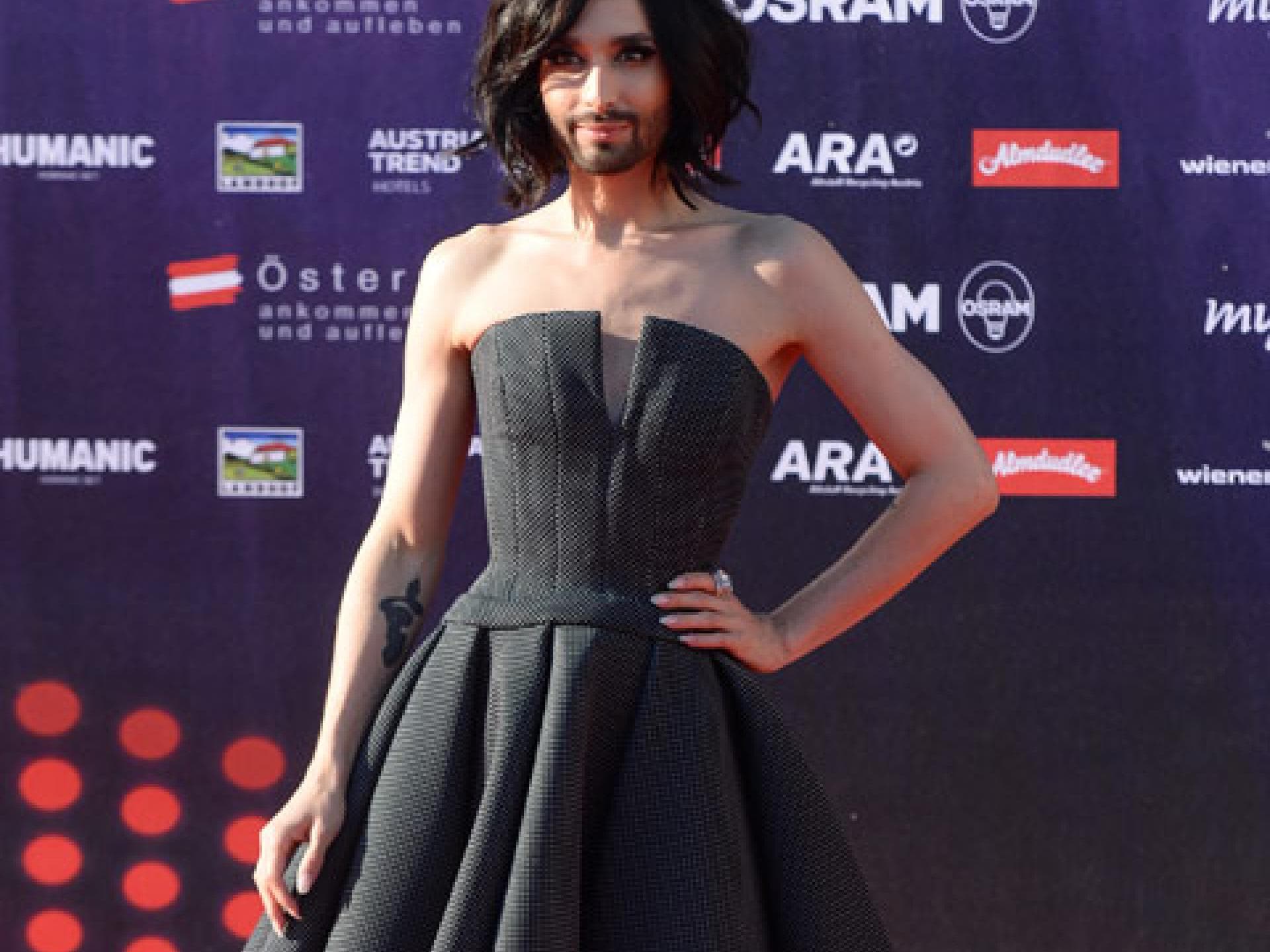 conchita-wurst-mit-bob-2052977.jpg conchita-wurst-mit-bob-2052977.jpg