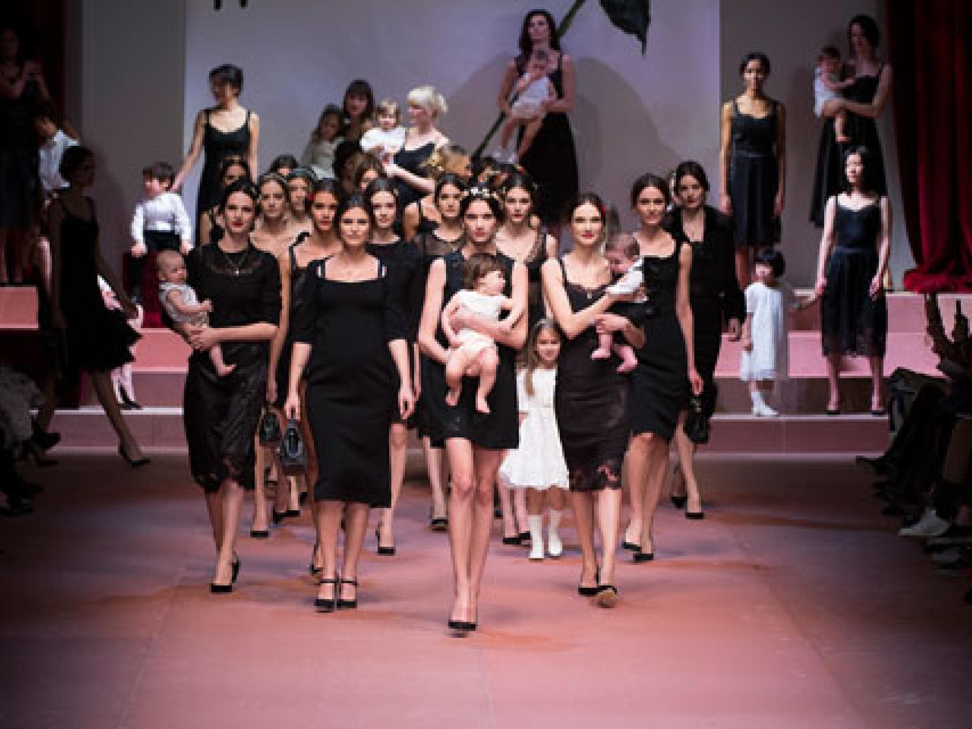 dolce-gabbana-grand-defilee-480-2031181.jpg dolce-gabbana-grand-defilee-480-2031181.jpg