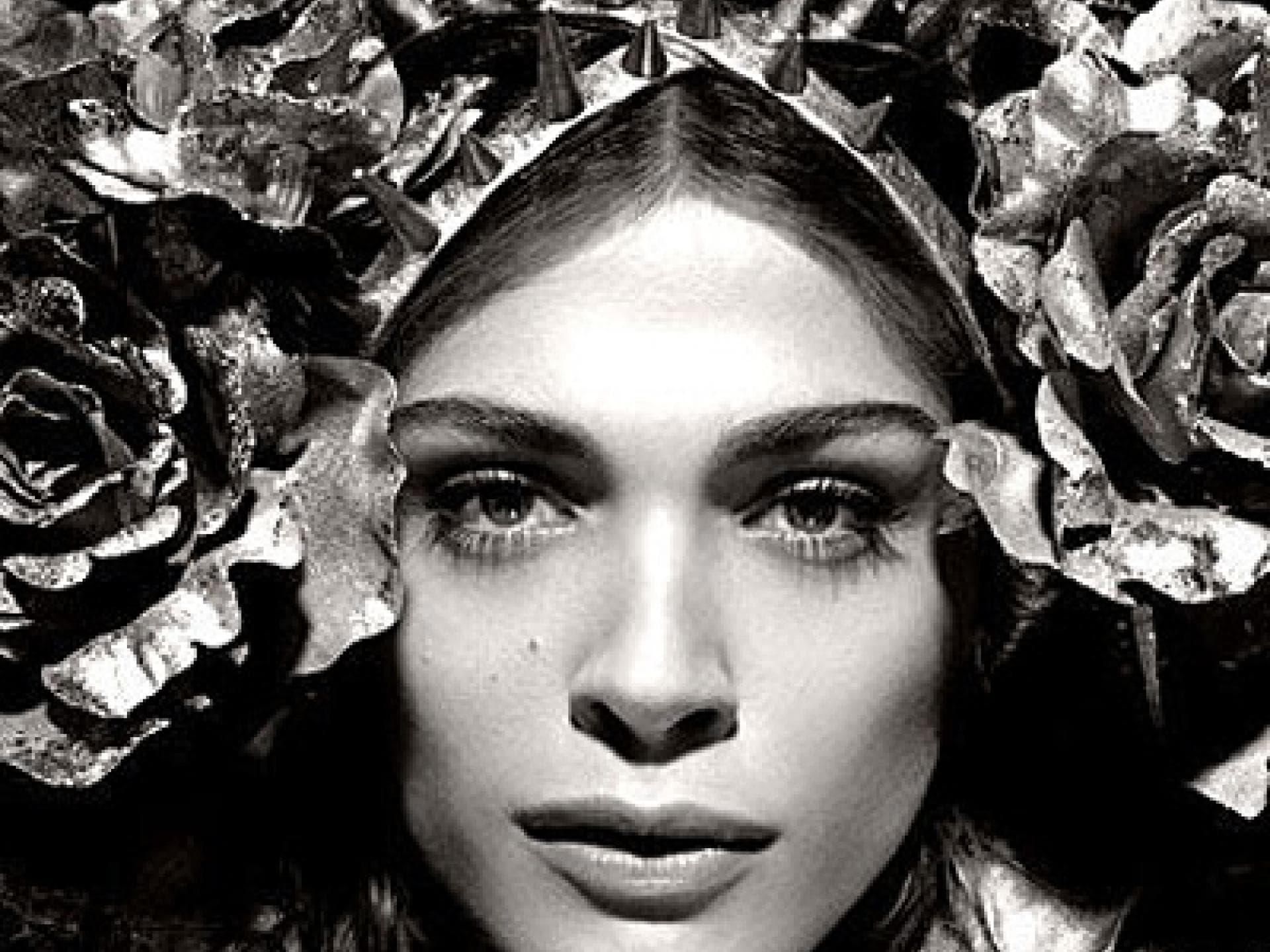 Topmodel Elisa Sednaoui im Pirelli Kalender