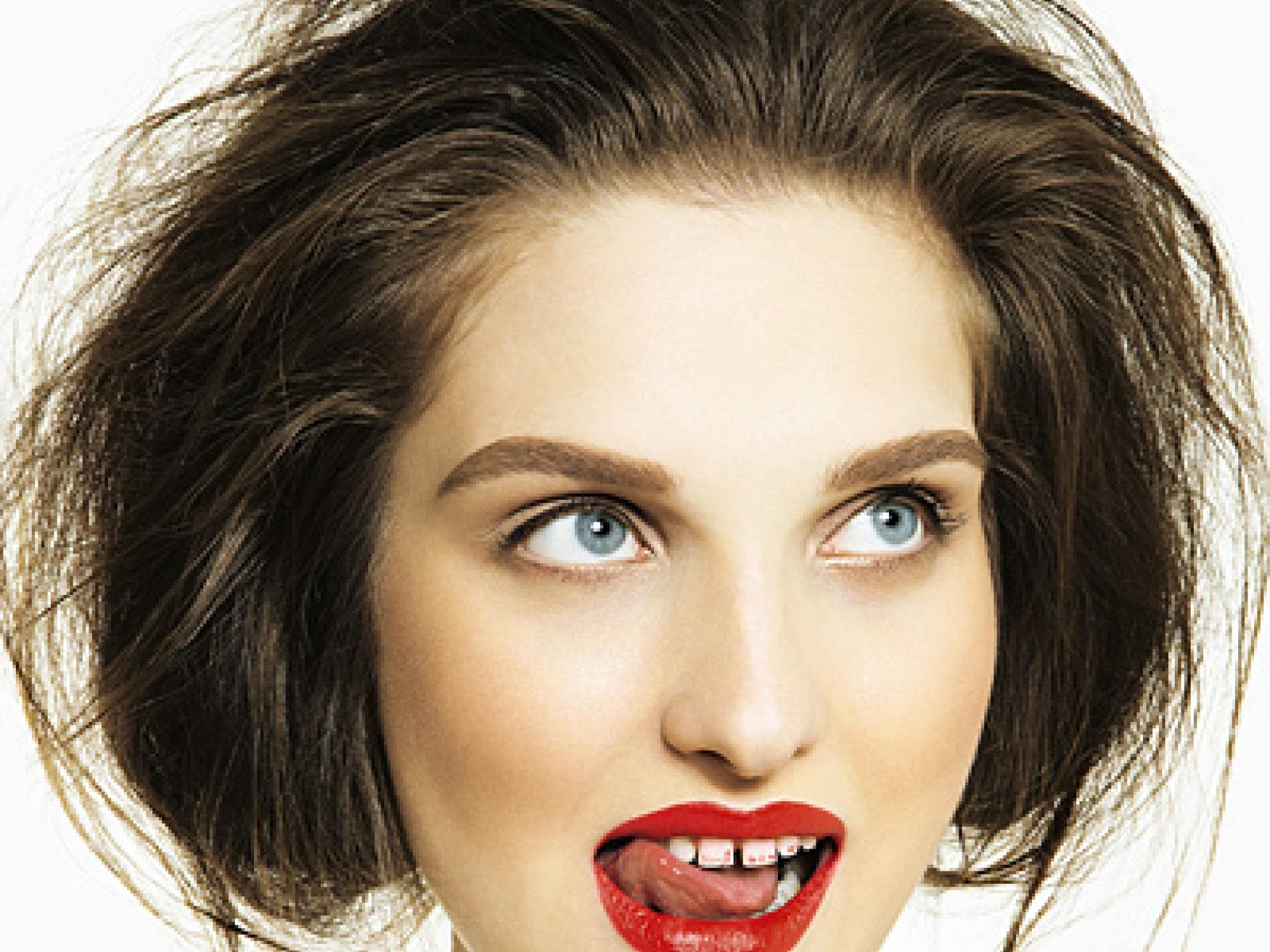 Lippenstift auf den Zähnen