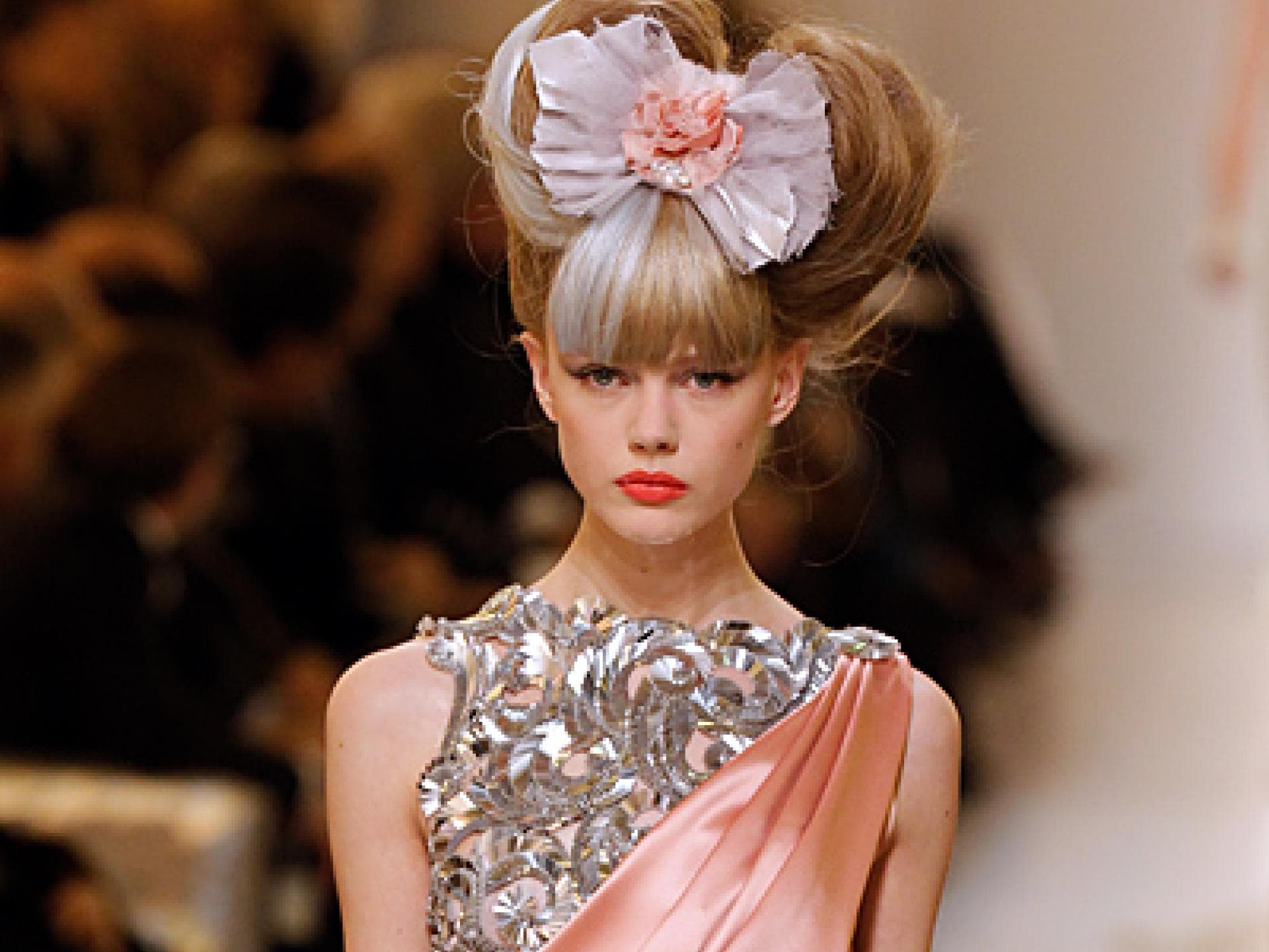 haute couture schauen 2010 die schoensten kleider von chanel armani prive dior co