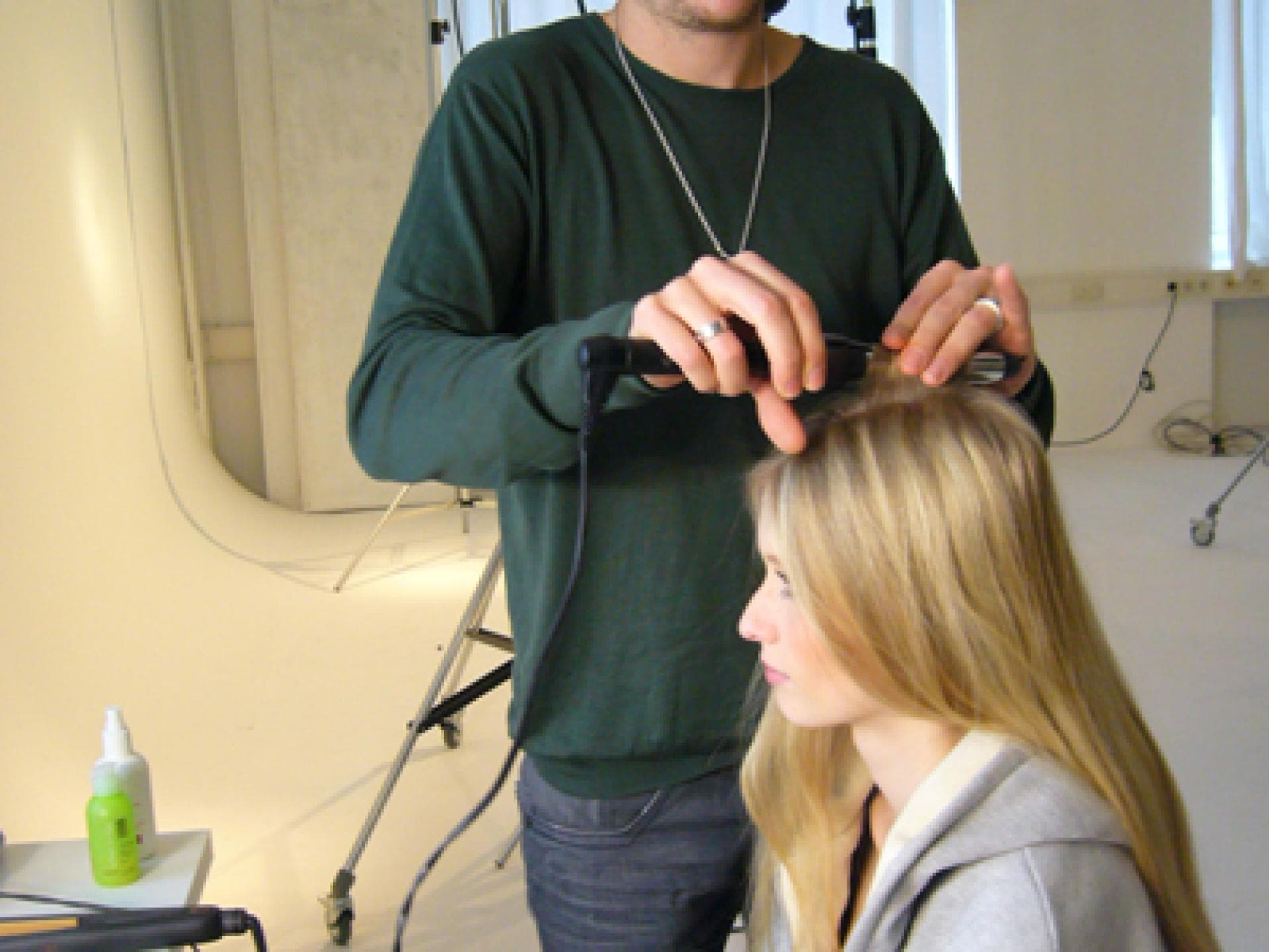 models backstage beim jolie shooting