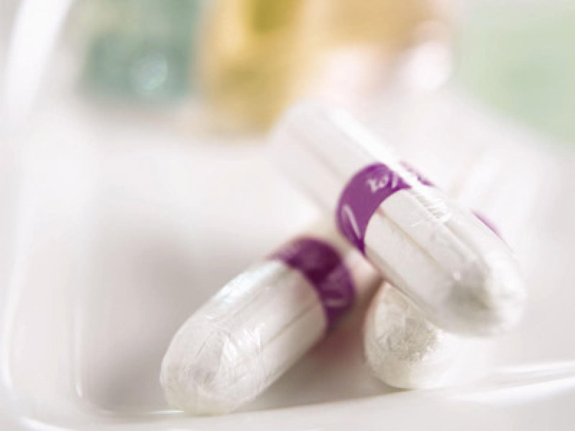 "Warte mal, ich muss noch meinen Tampon rausholen." "Warte mal, ich muss noch meinen Tampon rausholen."