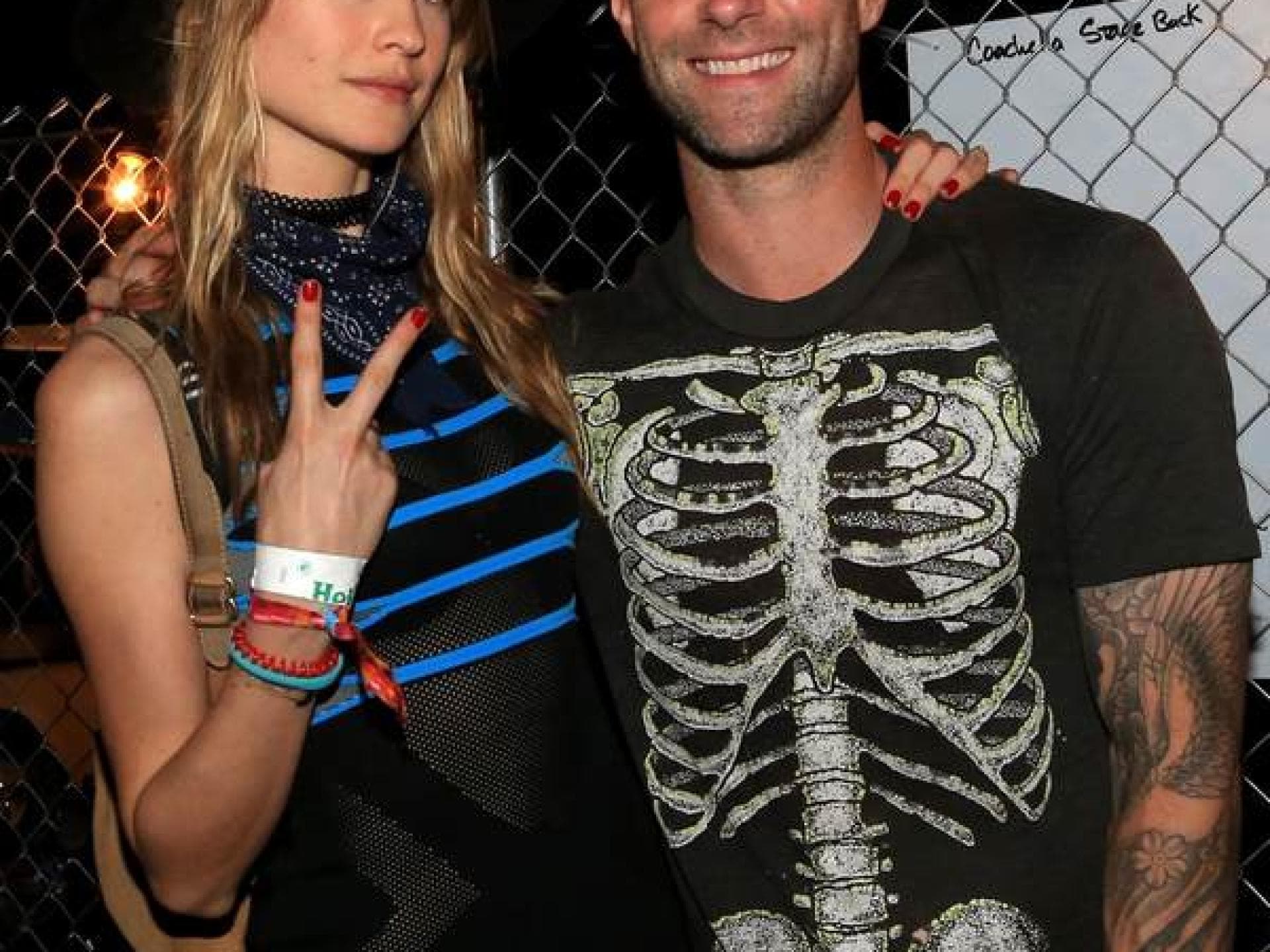 Adam Levine und Behati Prinsloo leicht zerrockt Adam Levine und Behati Prinsloo leicht zerrockt