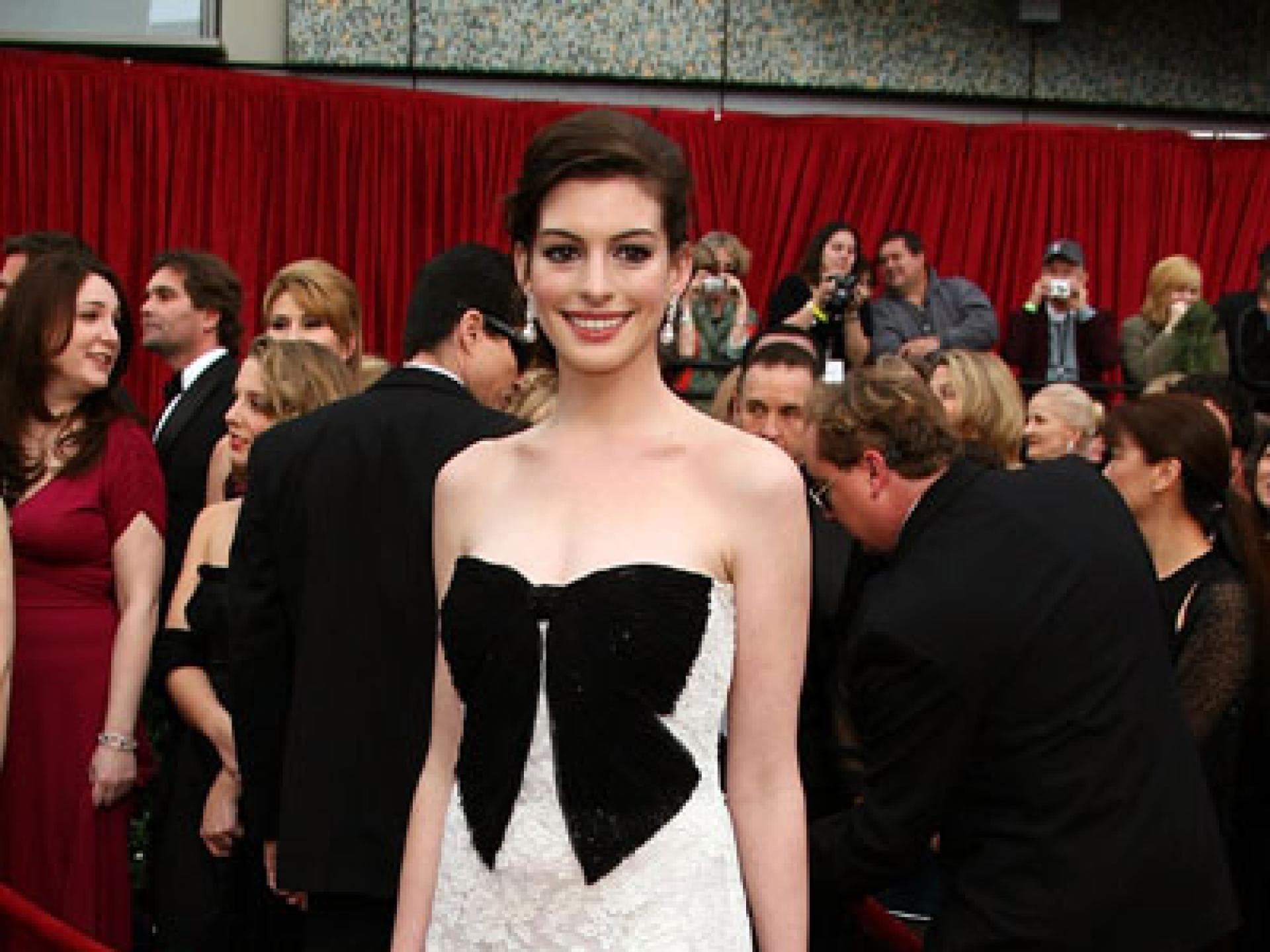 Anne Hathaway in Valentino 2007
