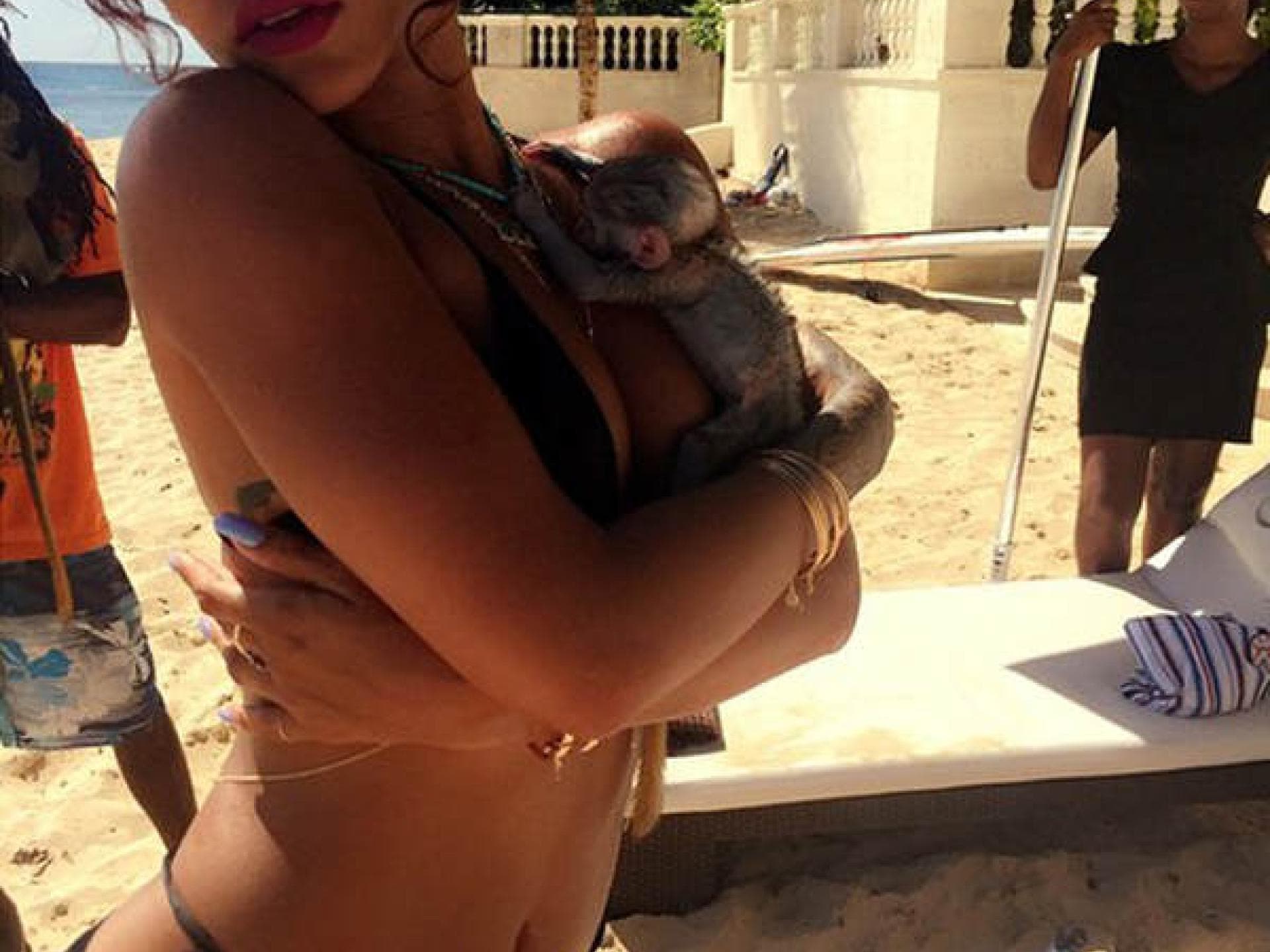 Bikini Posing mit Rihanna: Ein Tutorial