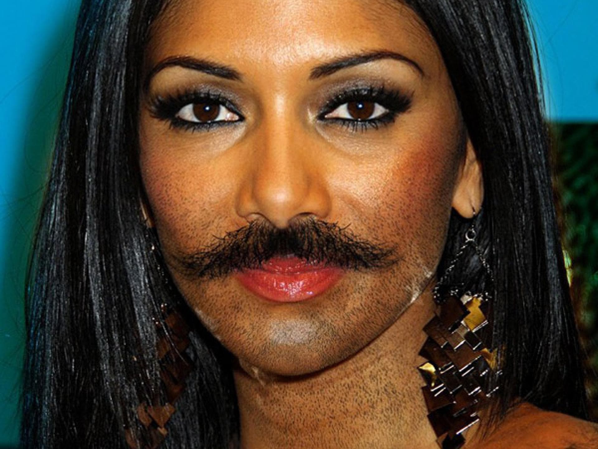 Nicole Scherzinger mit Bart