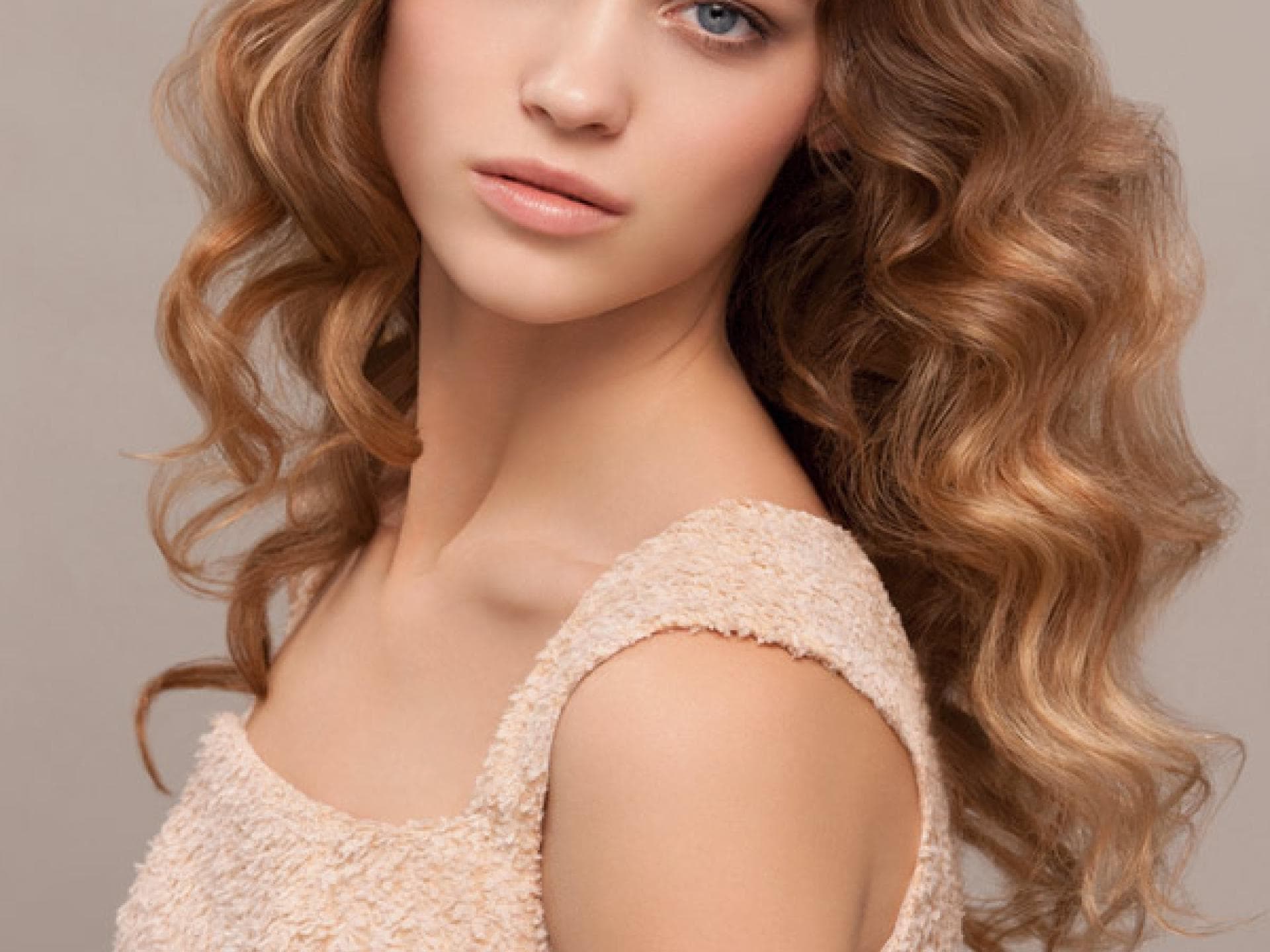 Frisuren-Inspiration für lockiges Haar