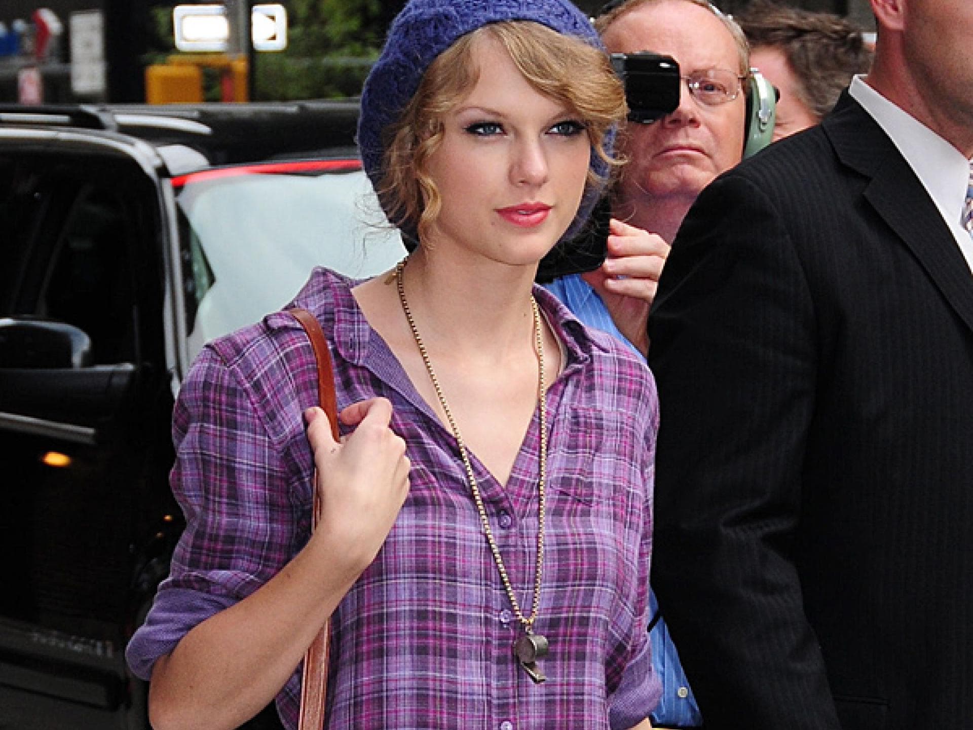 Taylor Swift trägt Umhängetasche Taylor Swift trägt Umhängetasche