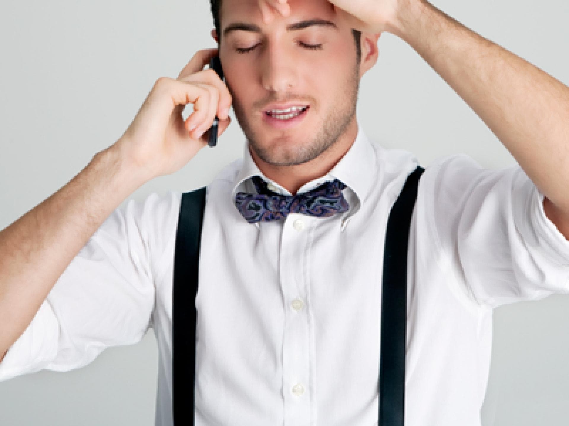 Männer verstehen: Er verstellt seine Stimme, um männlicher zu wirken Männer verstehen: Er verstellt seine Stimme, um männlicher zu wirken