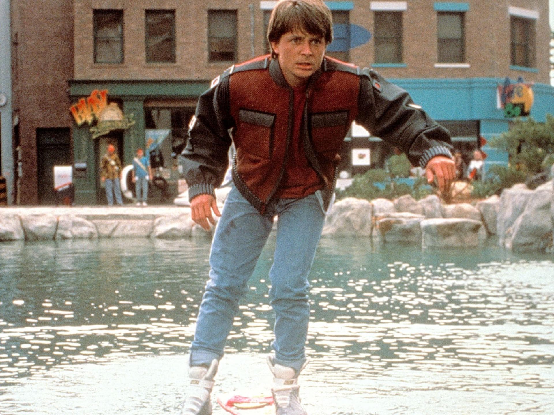 marty-mcfly-nikes-und-hoverboard-1200x900 marty-mcfly-nikes-und-hoverboard-1200x900