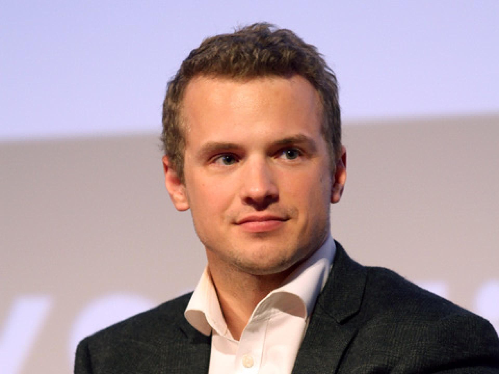 freddie-stroma-2083479.jpg