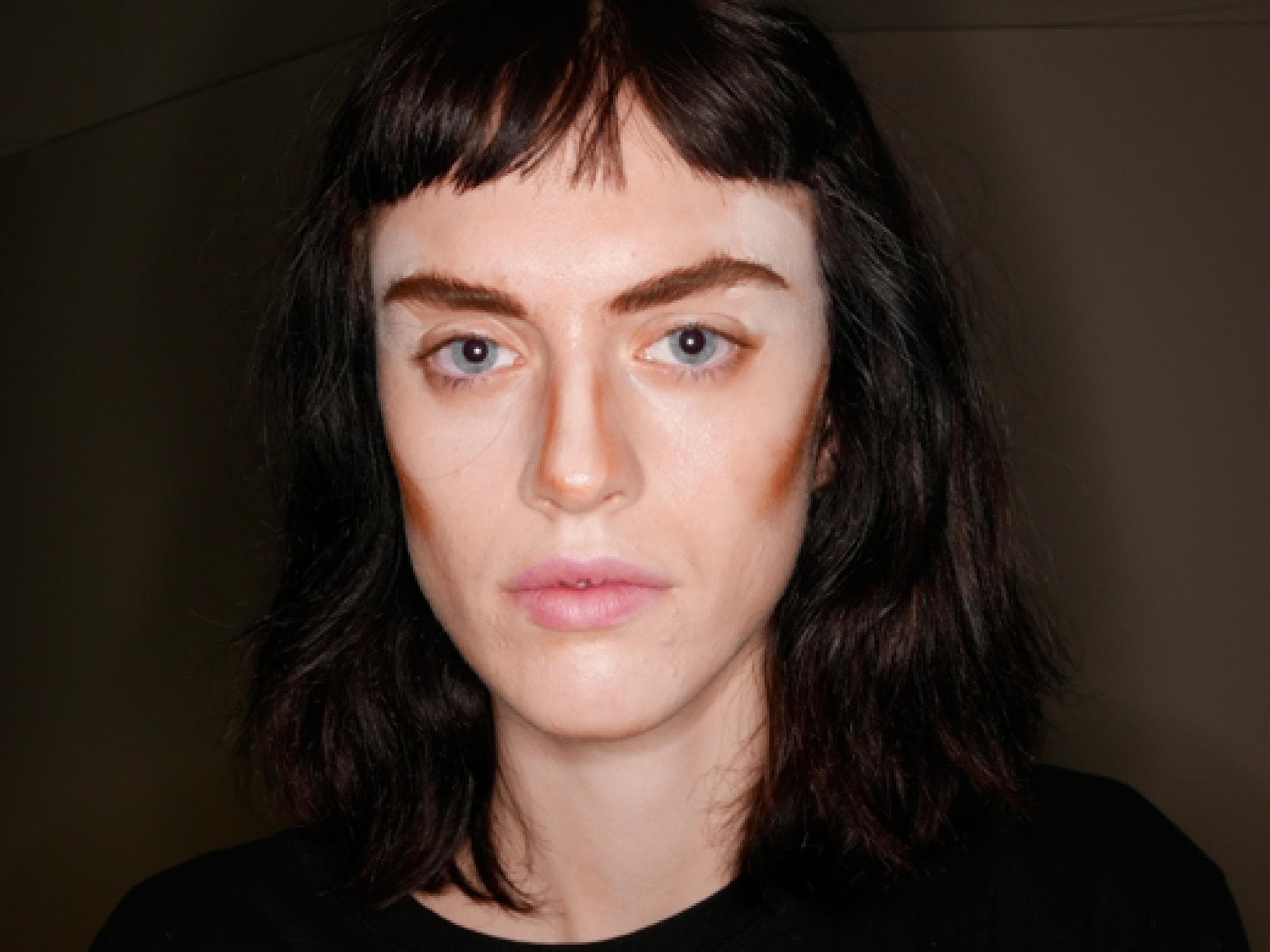 hood-by-air-model-contouring-2084861.jpg