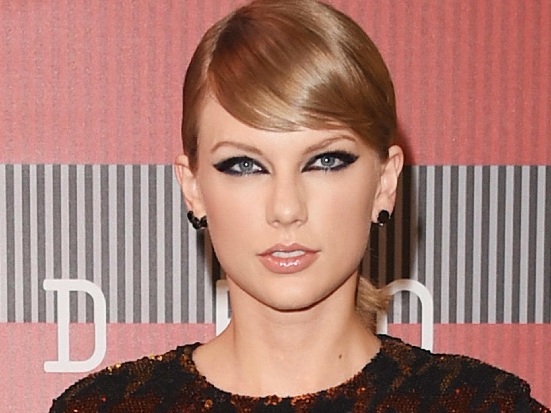 taylor-swift-fish-gape