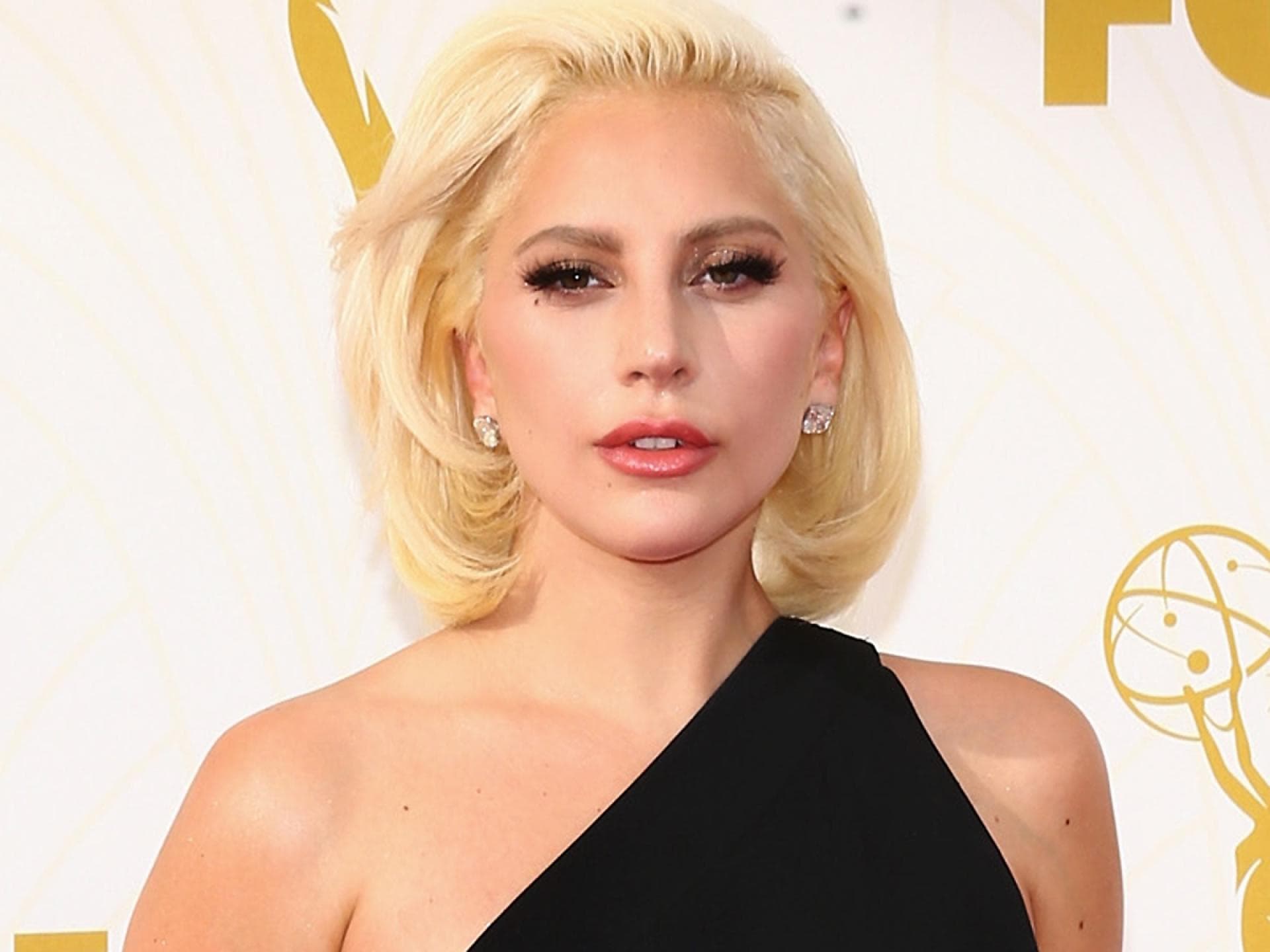 lady-gaga-fish-gape