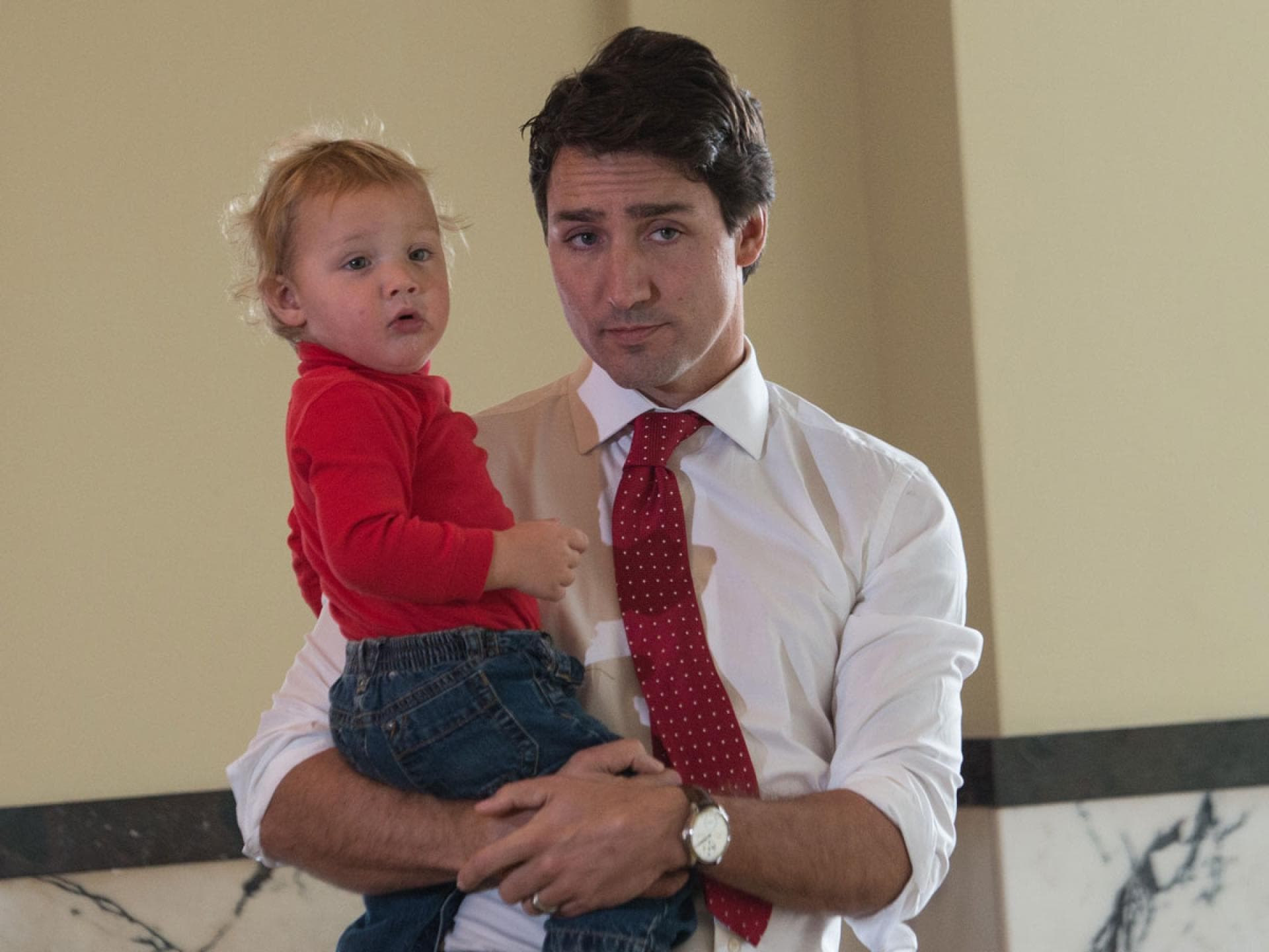 Justin-Trudeau-mit-seiner-Tochter-1200x900