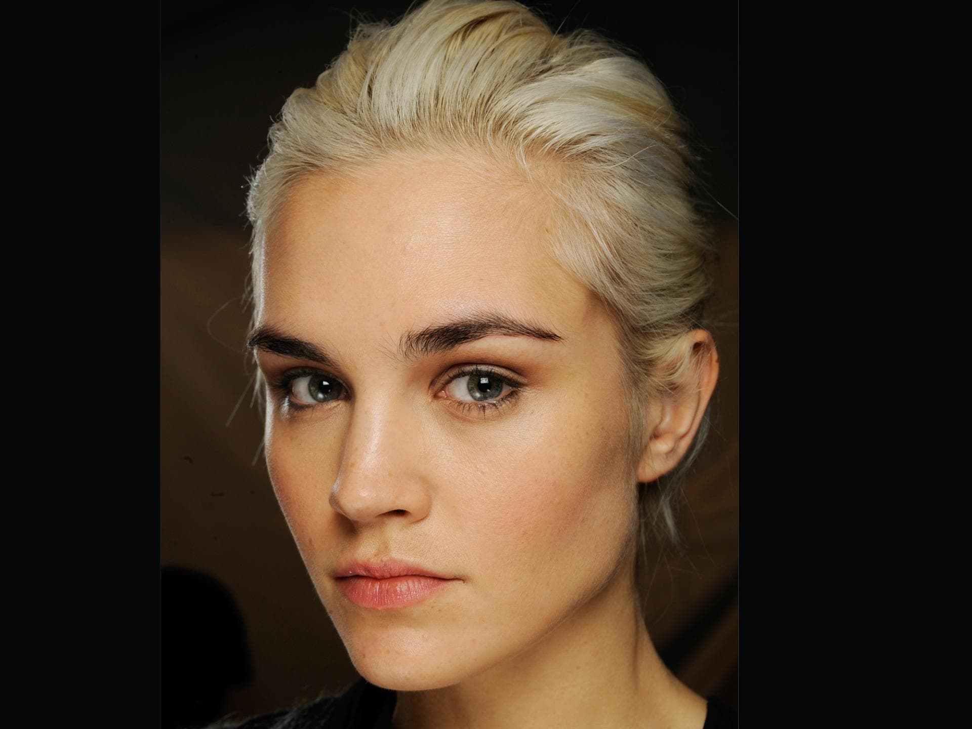 dunkelere-augenbrauen-als-haare