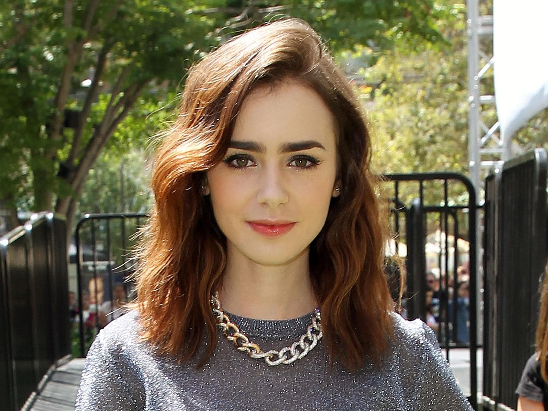 Lily Collins: kurze oder lange Haare?
