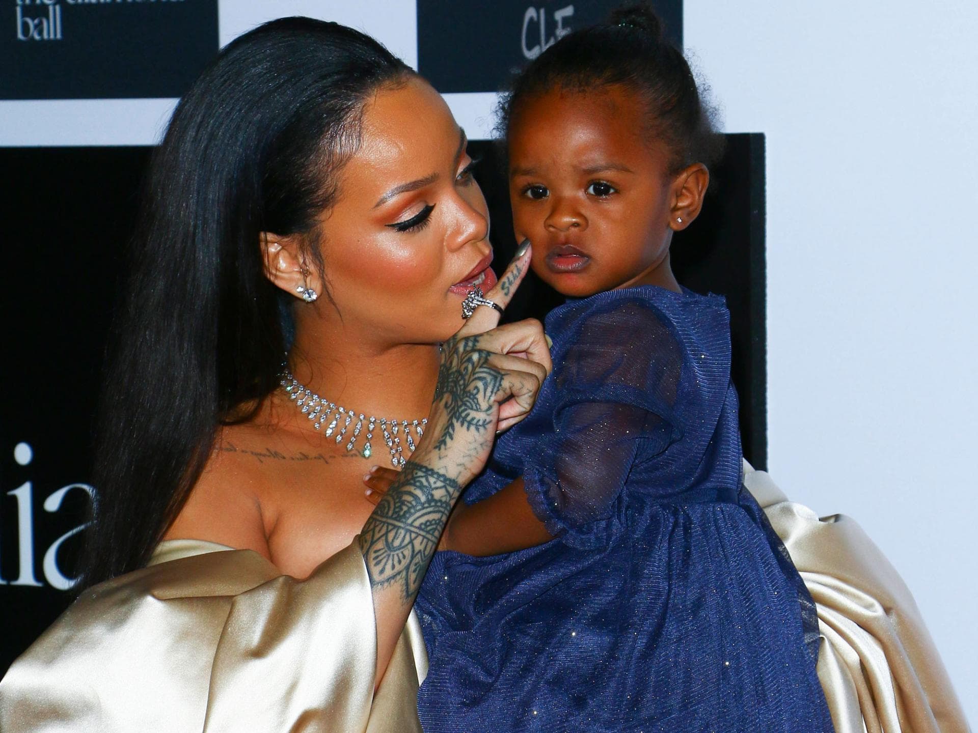 Rihanna-und-ihre-Nichte-auf-dem-Red-Carpet-spl-2000x1500