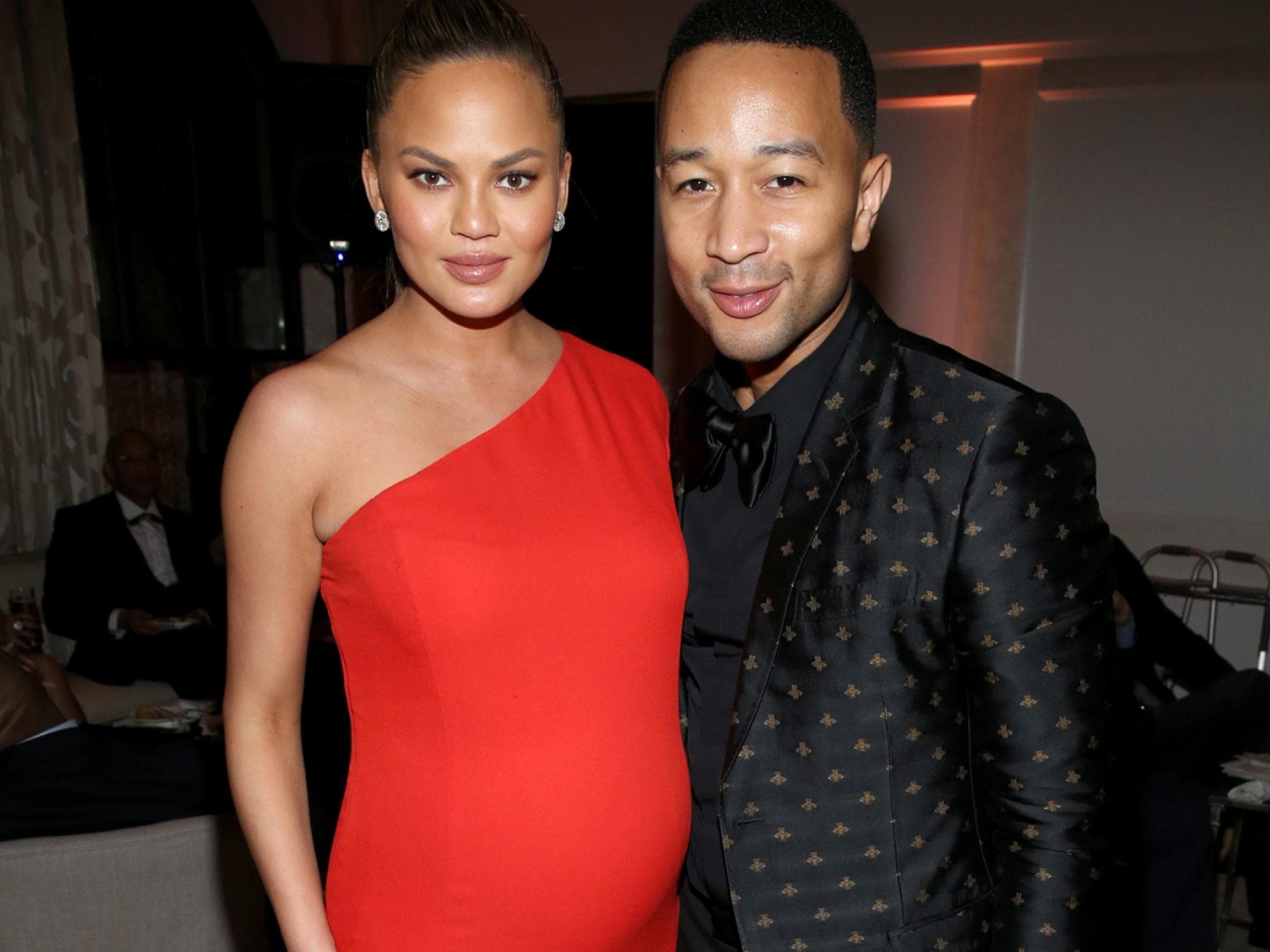 chrissy-teigen-shitstorm-baby chrissy-teigen-shitstorm-baby