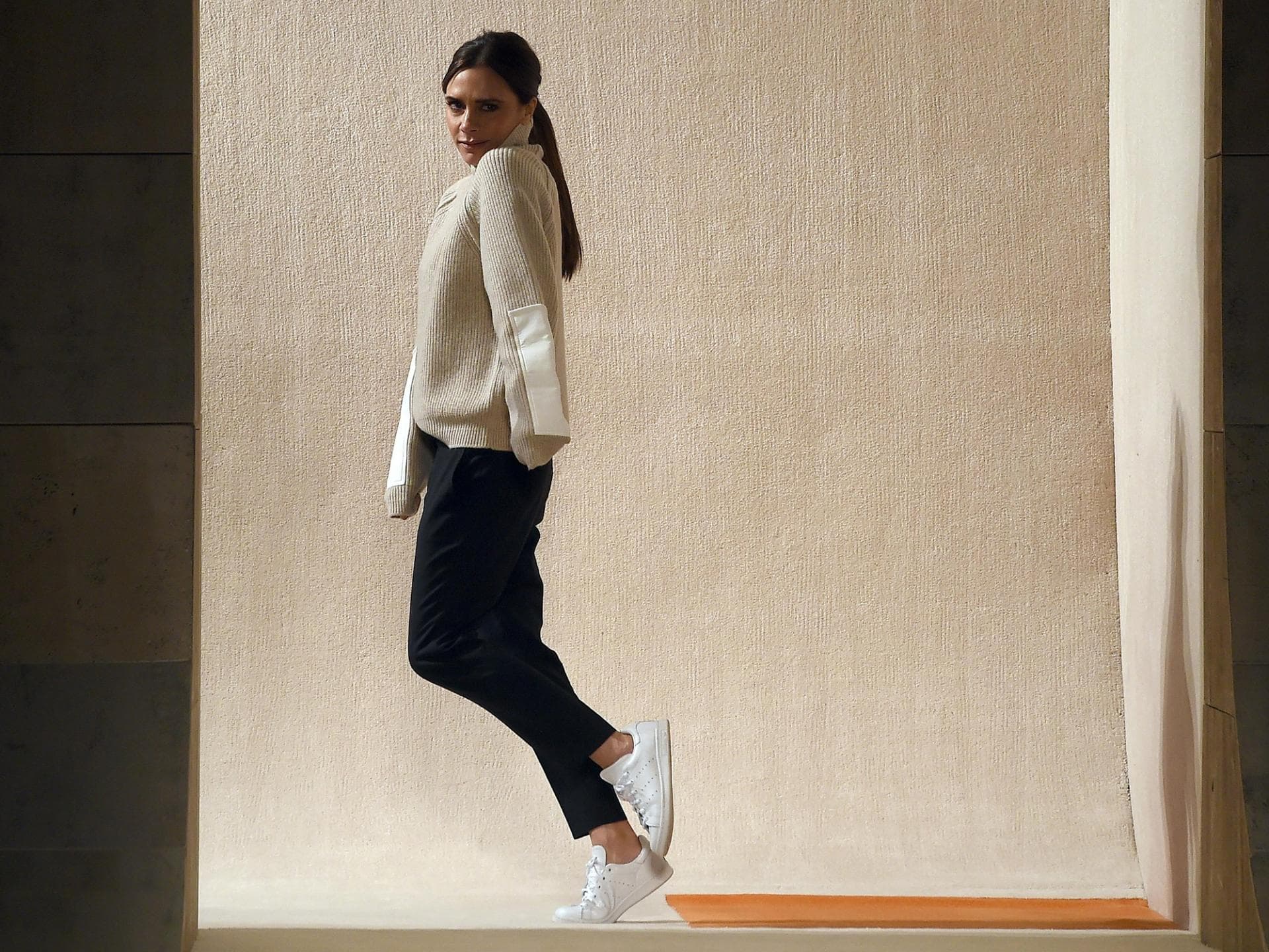 Victoria-Beckham-Sneaker-2000x1500