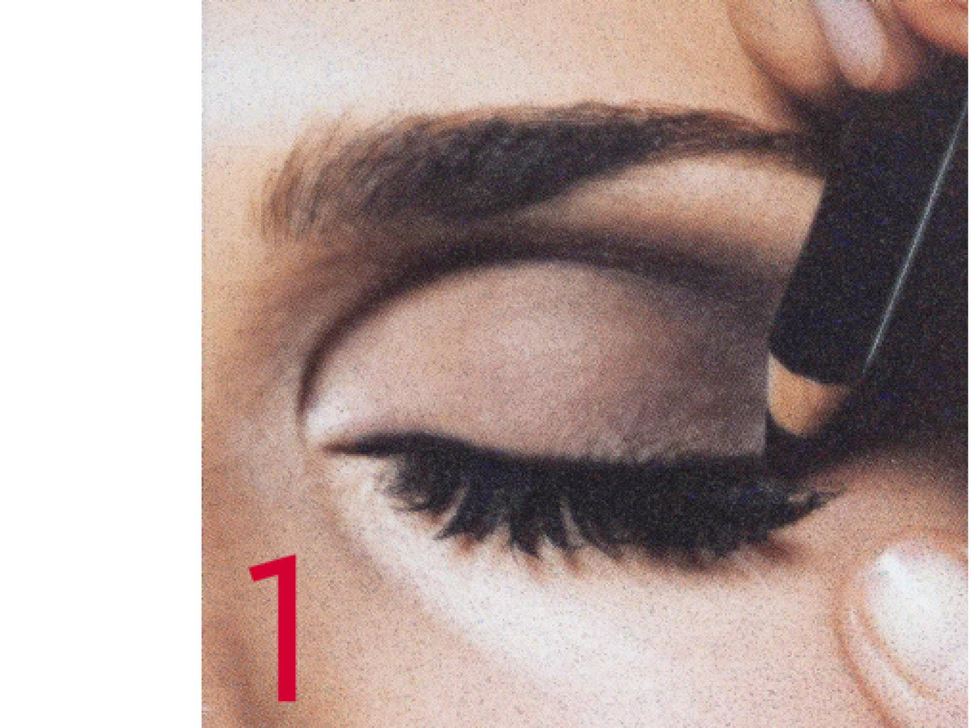 Bobbi-Brown-Kajal-auftragen-Step-1-400x380 Bobbi-Brown-Kajal-auftragen-Step-1-400x380
