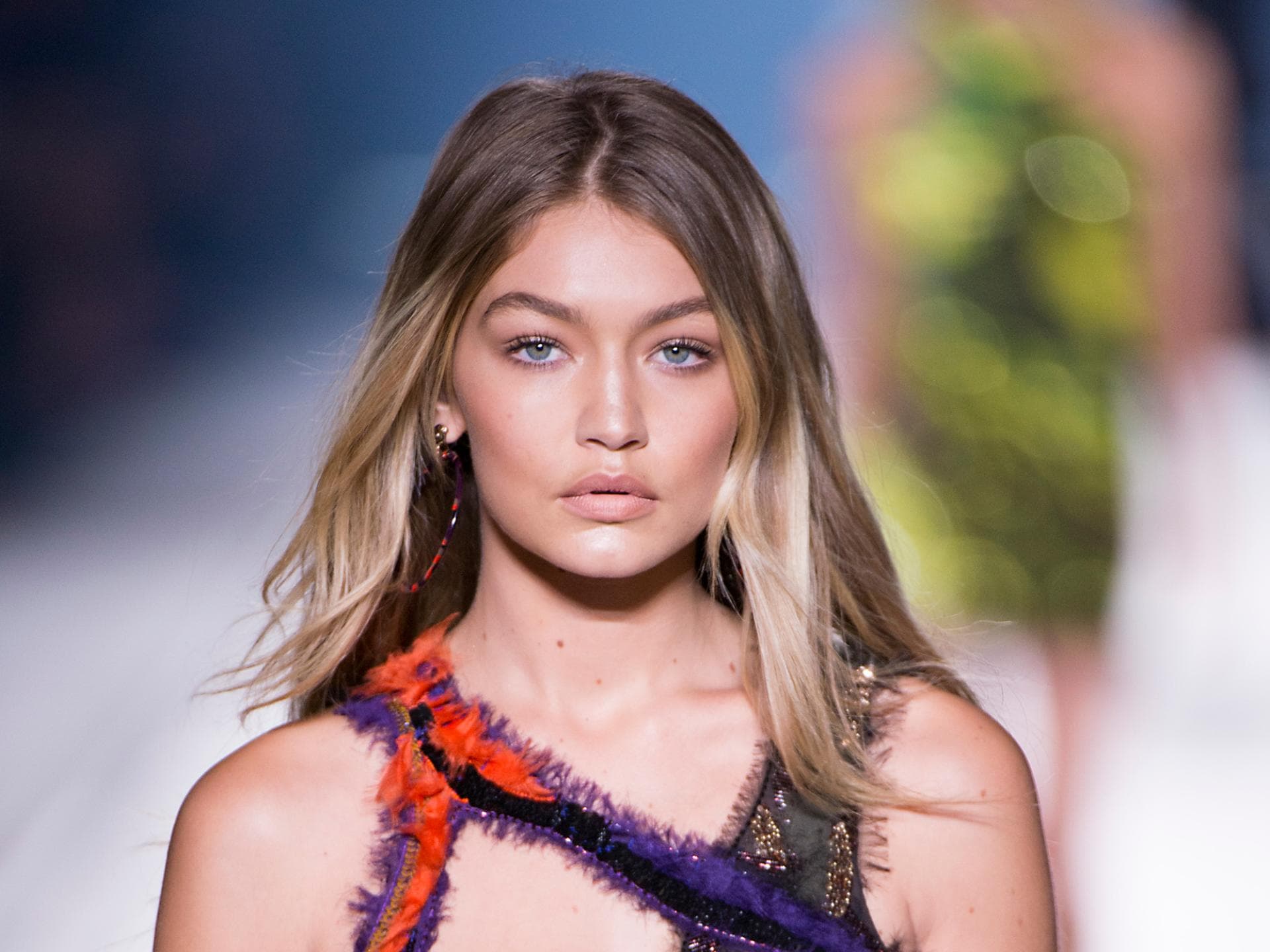 versace-1301-ss16-pw_GORUNWAY