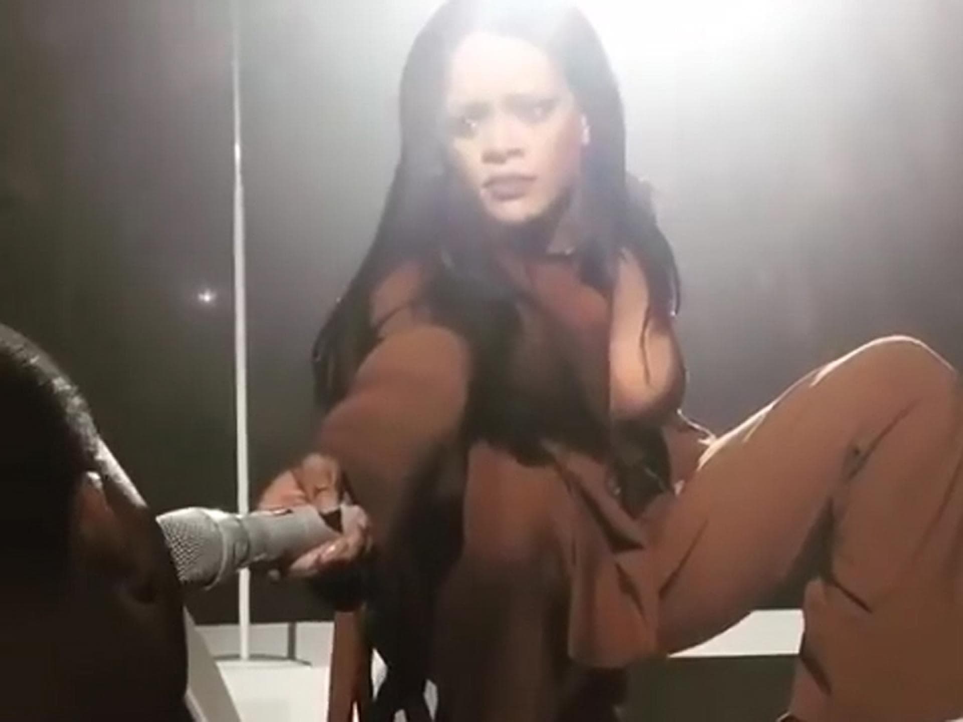 rihanna-reaction