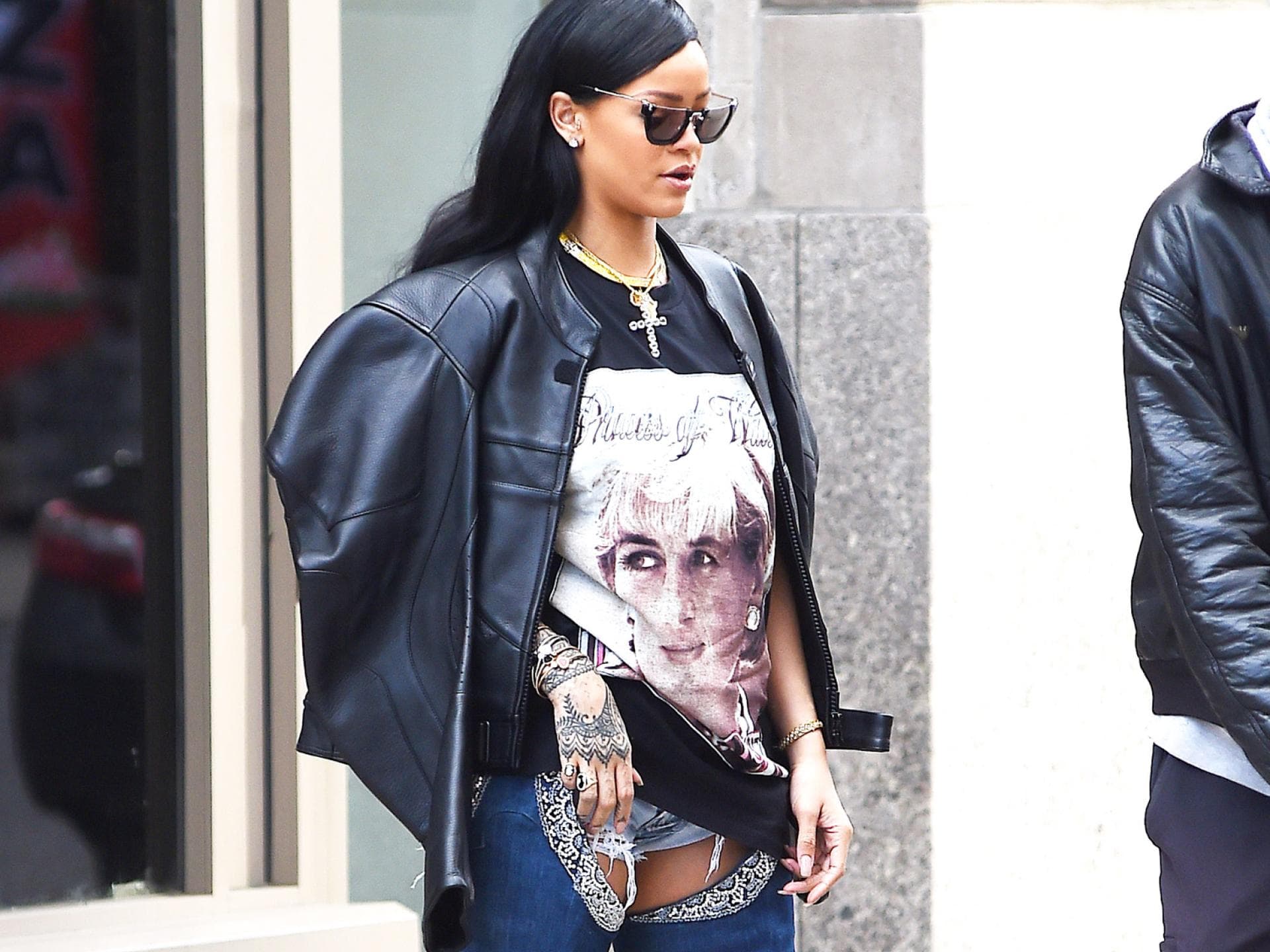 Rihanna-für-Manolo-Blahnik-2000x1500 Rihanna-für-Manolo-Blahnik-2000x1500
