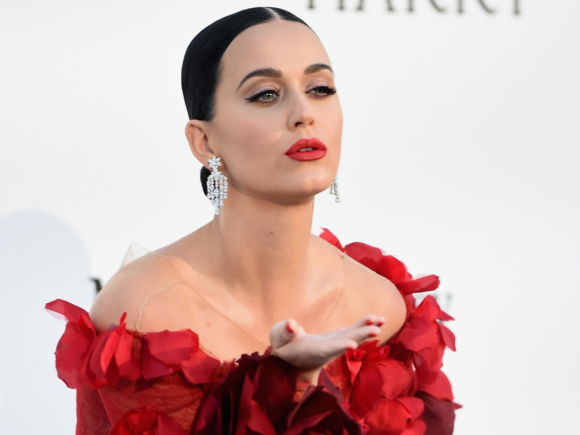 Katy-Perry-Twitter-Account-2000x1500 Katy-Perry-Twitter-Account-2000x1500