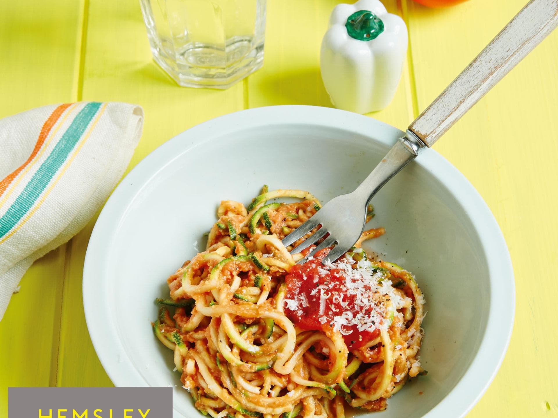 Zucchininudeln mit schneller Kichererbsen-Tomaten-Sauce