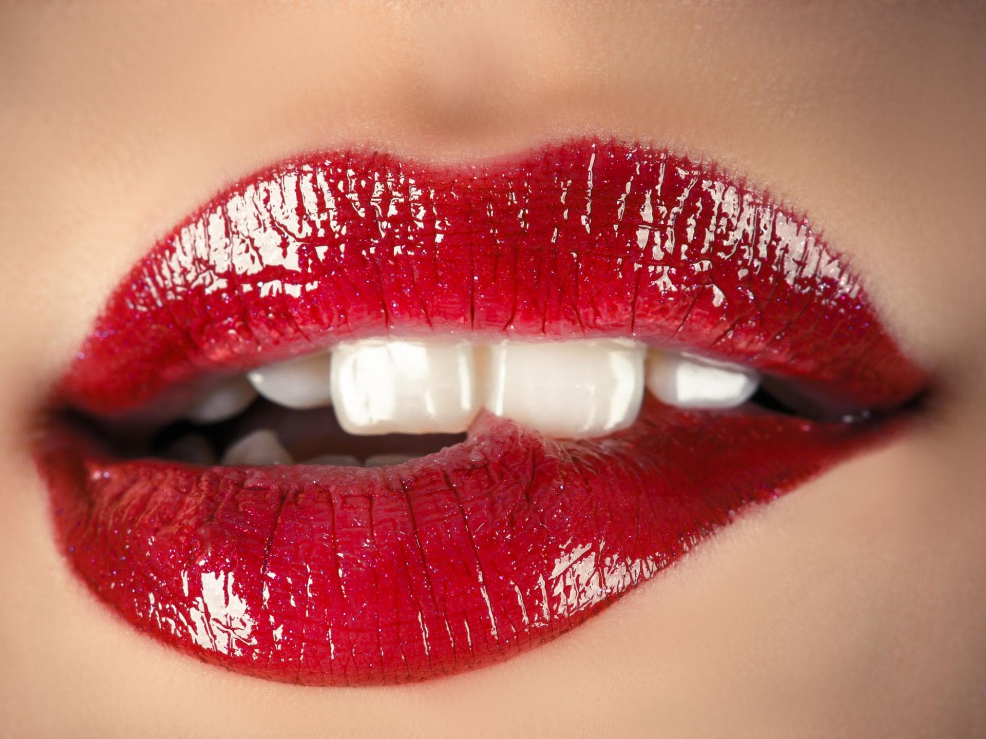 kuessen-mit-lippenstift-2081230.jpg