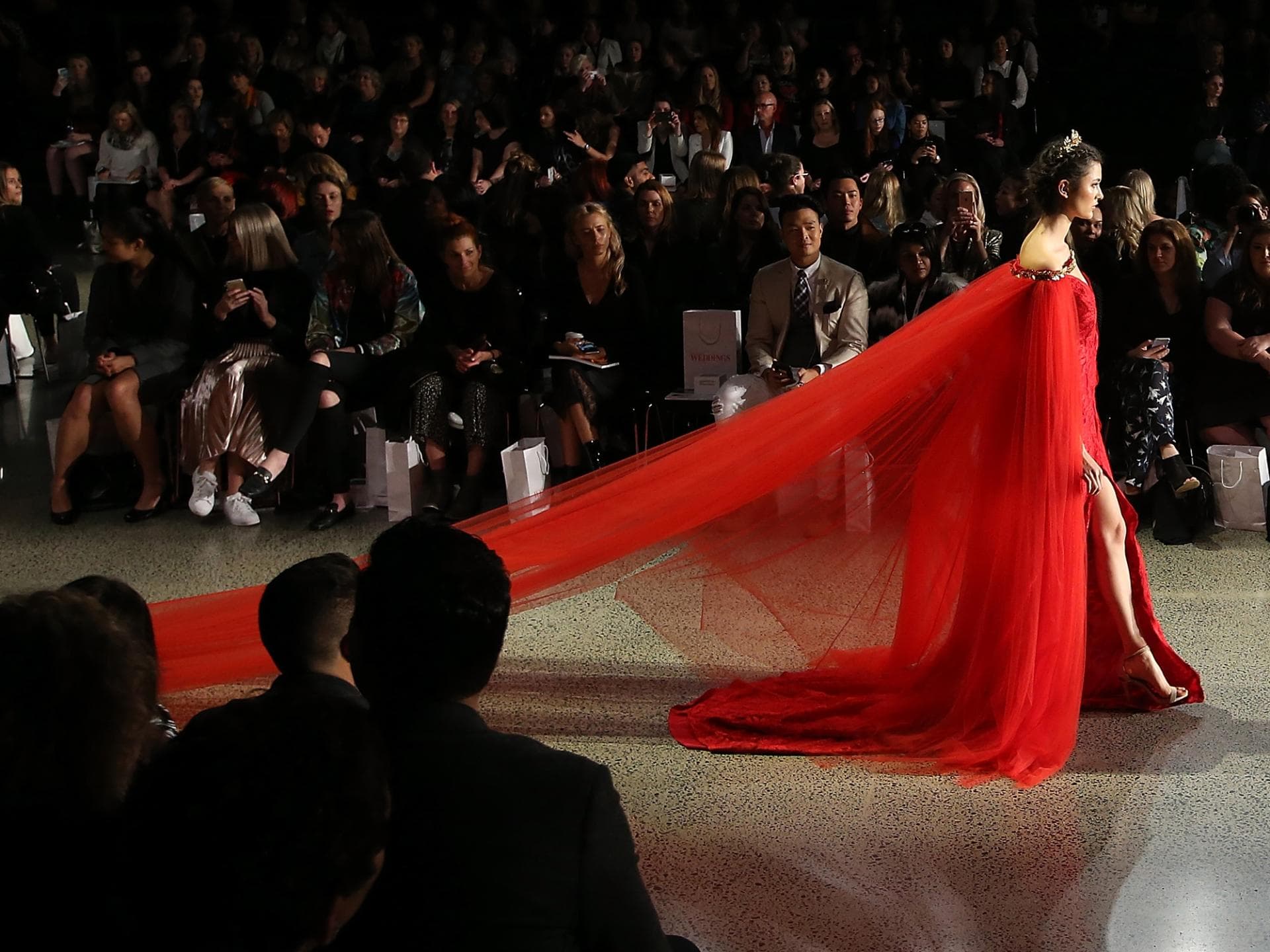 Brautkleid mit längster Schleppe