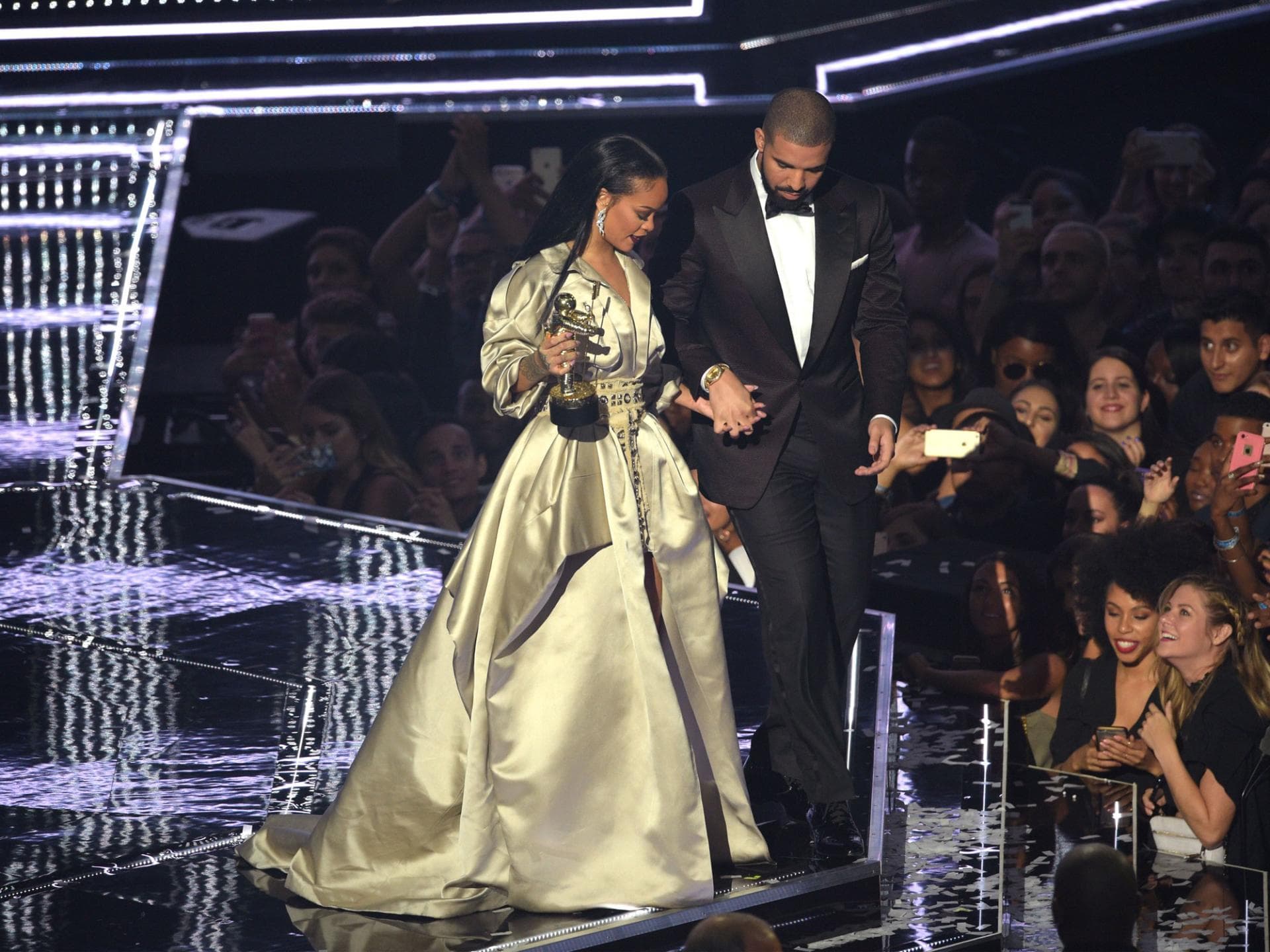 Drake und Rihanna Hand in Hand Drake und Rihanna Hand in Hand
