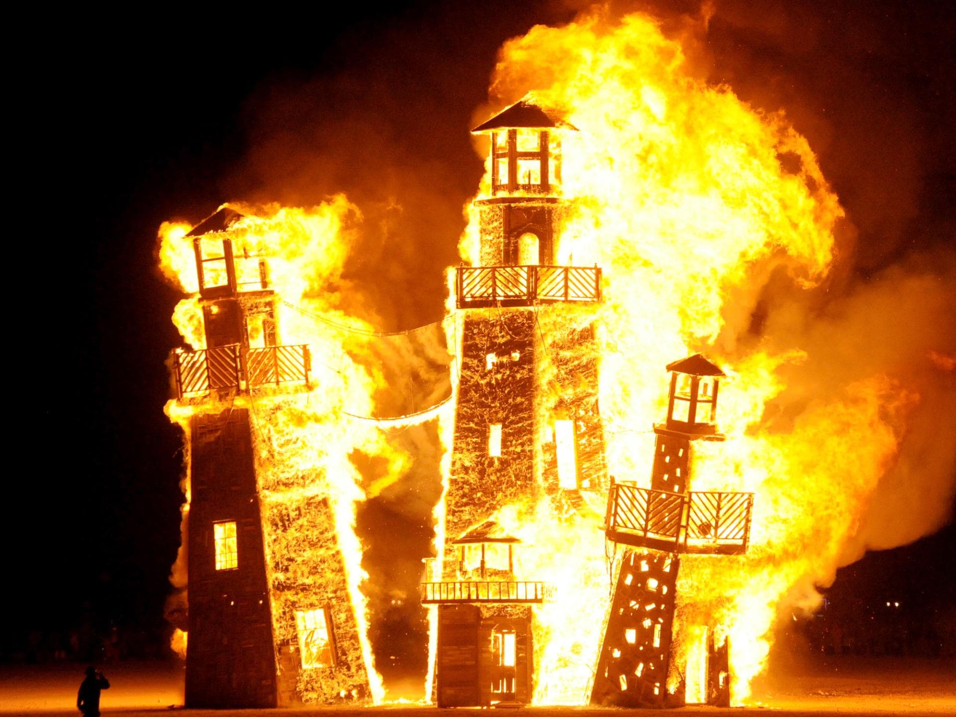 Burning-Man-Lighthouse-burning-2000x1500 Burning-Man-Lighthouse-burning-2000x1500