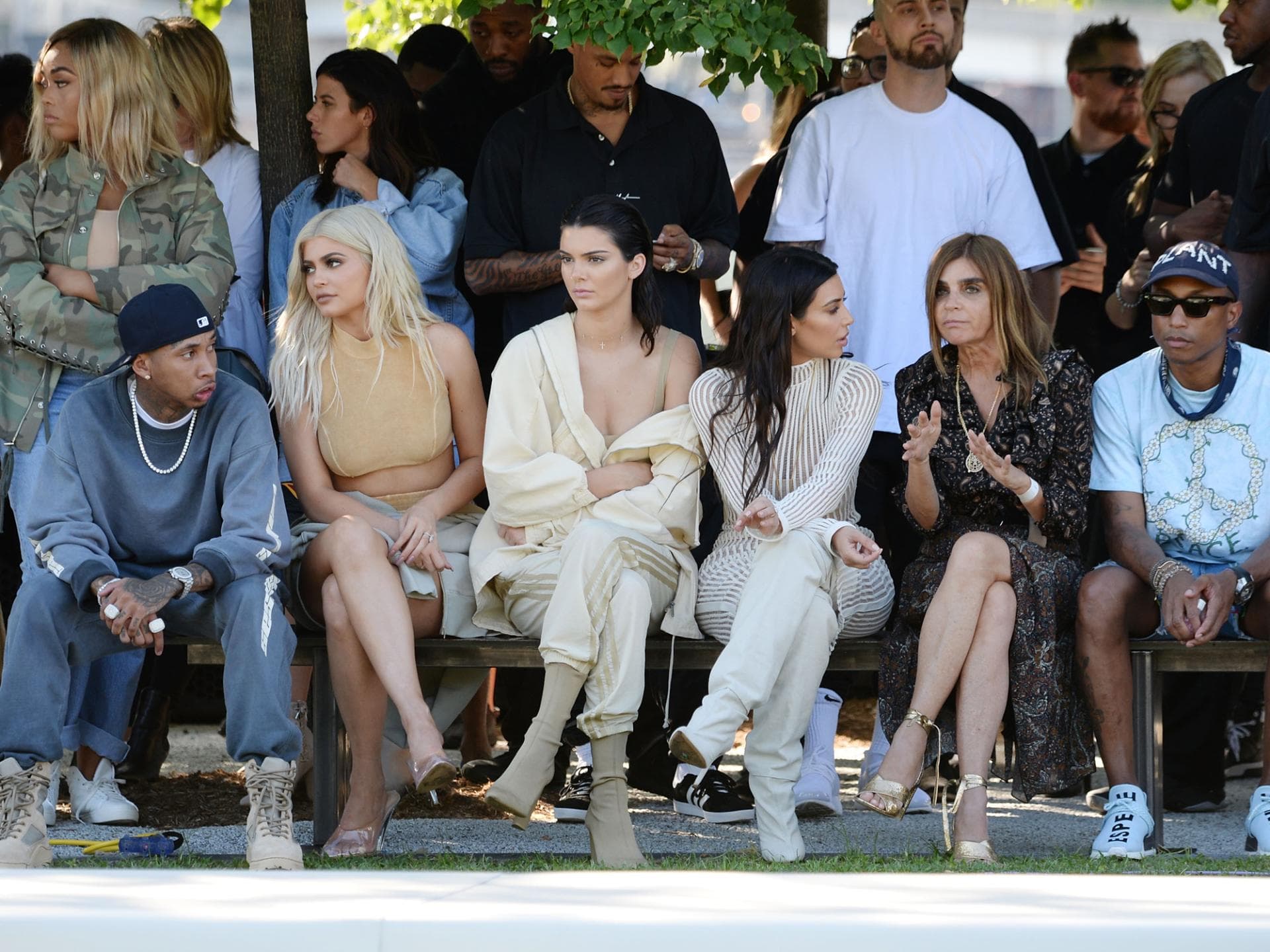 Kardashian-Front-Row-2000x1500