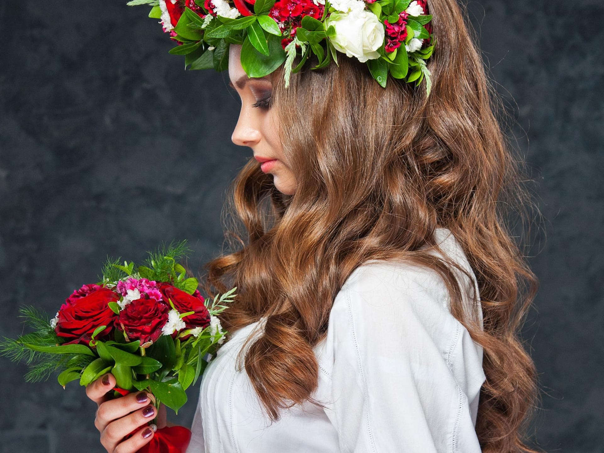 Haarkranz & Co.: Der schönste Haarschmuck mit und ohne Blumen Haarkranz & Co.: Der schönste Haarschmuck mit und ohne Blumen