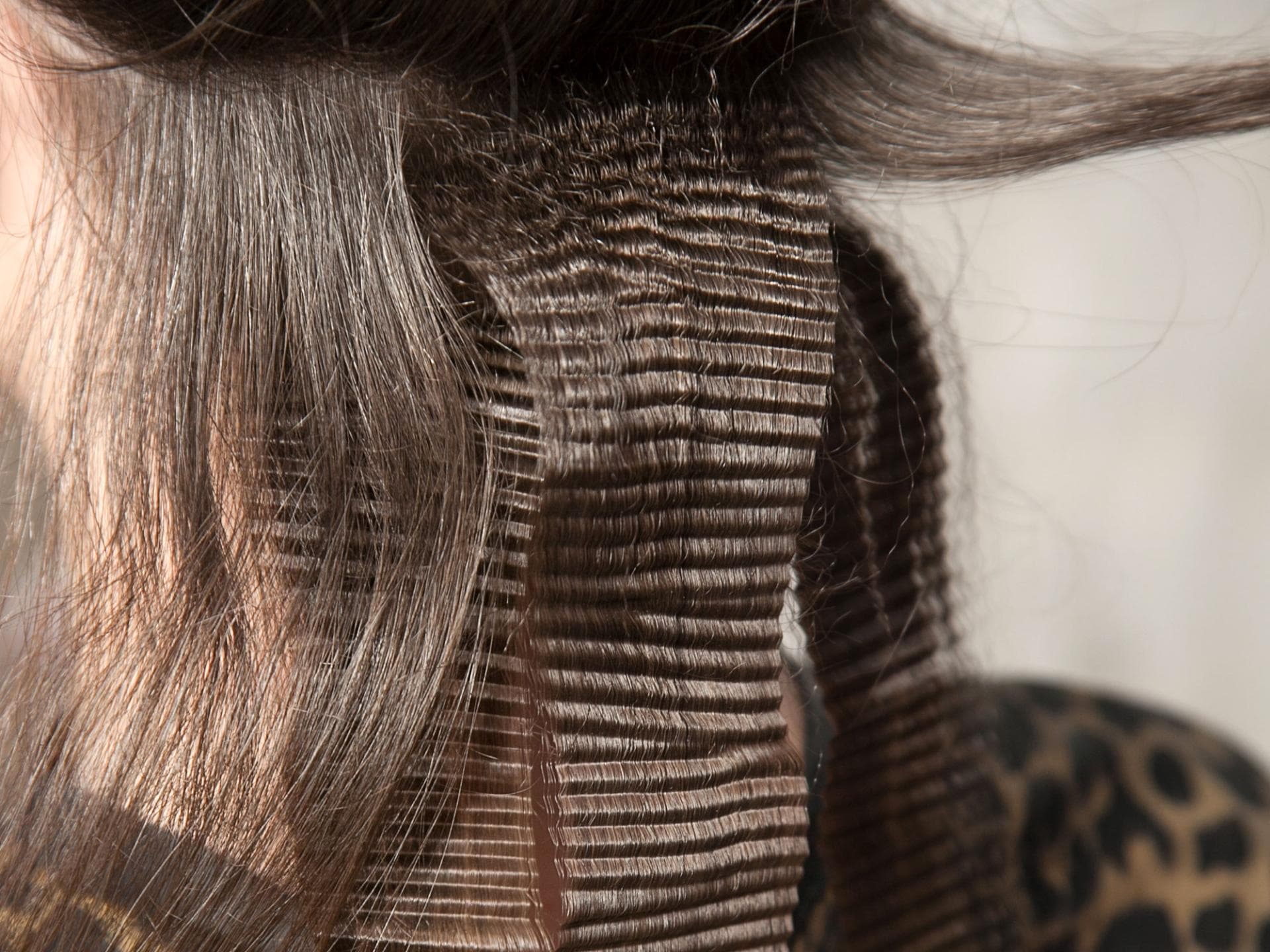 haare-mit-kreppeisen-stylen haare-mit-kreppeisen-stylen