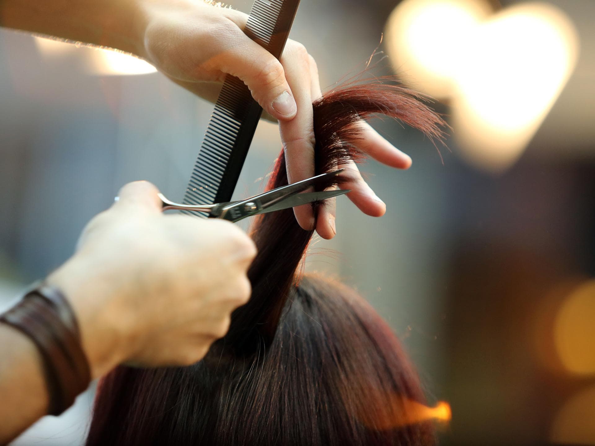 Haare werden geschnitten