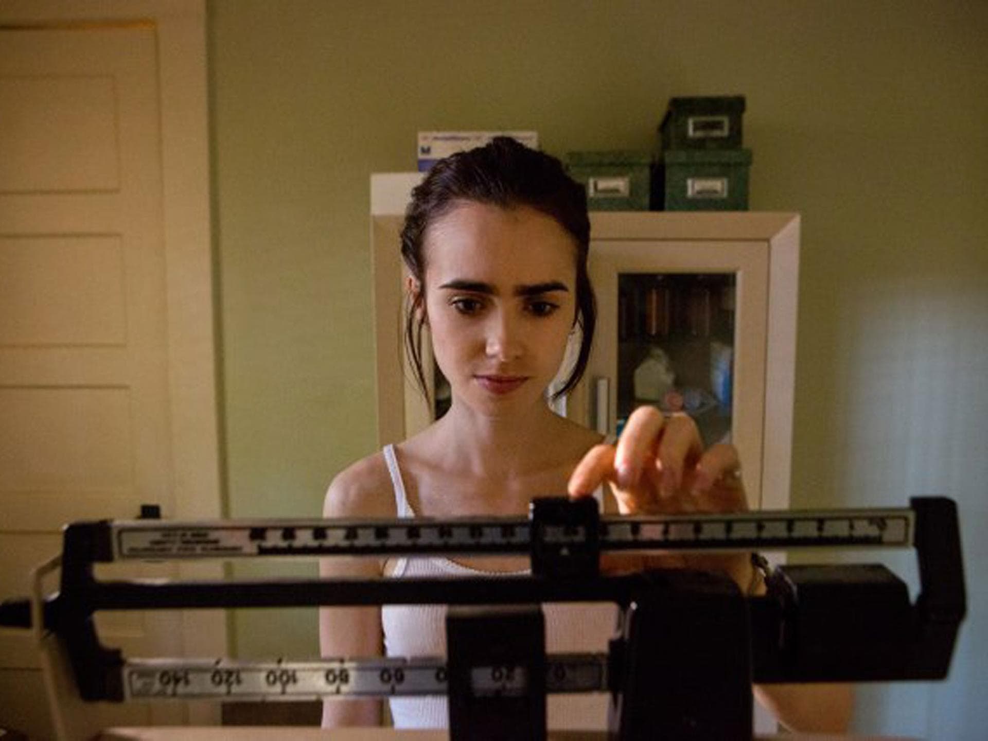 Lily-Collins-To-The-Bone-Netflix-2 Lily-Collins-To-The-Bone-Netflix-2