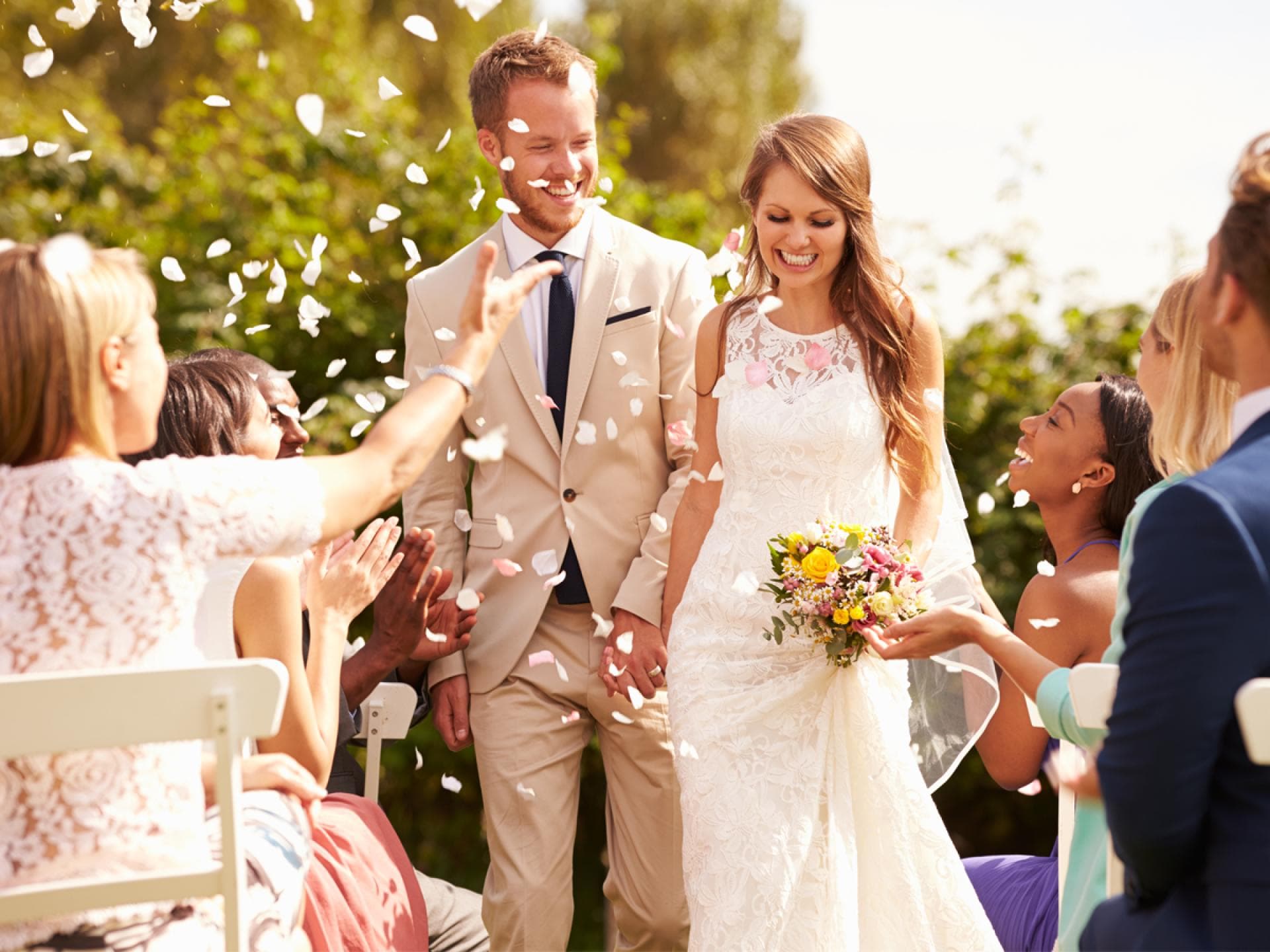 Braut verlangt Brautjungfer ohne Brille auf Hochzeit Braut verlangt Brautjungfer ohne Brille auf Hochzeit