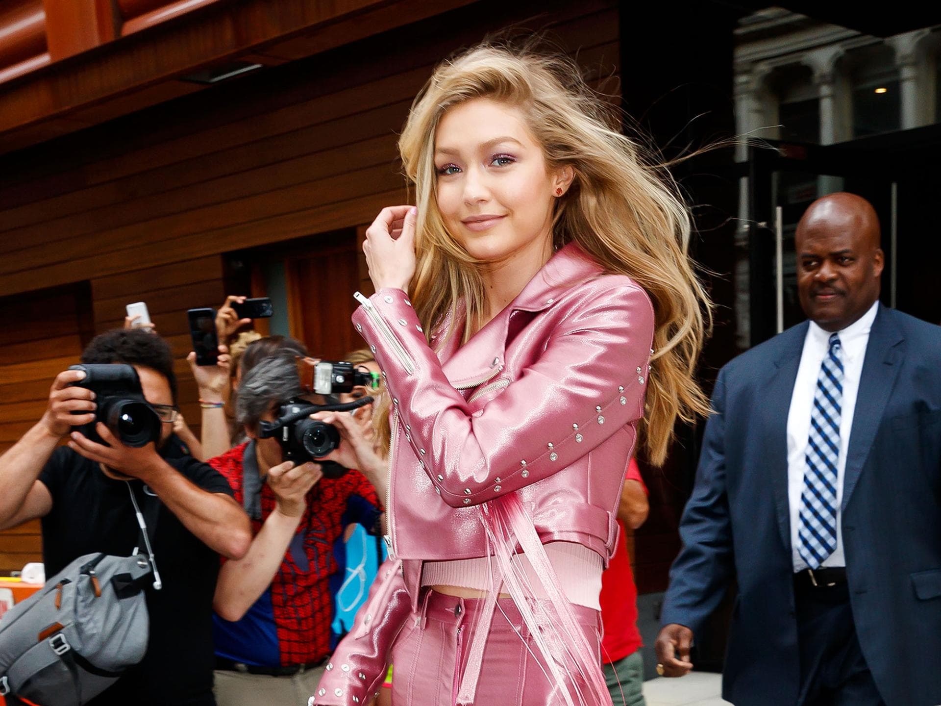 gigi-hadid-cream-soda-blond gigi-hadid-cream-soda-blond