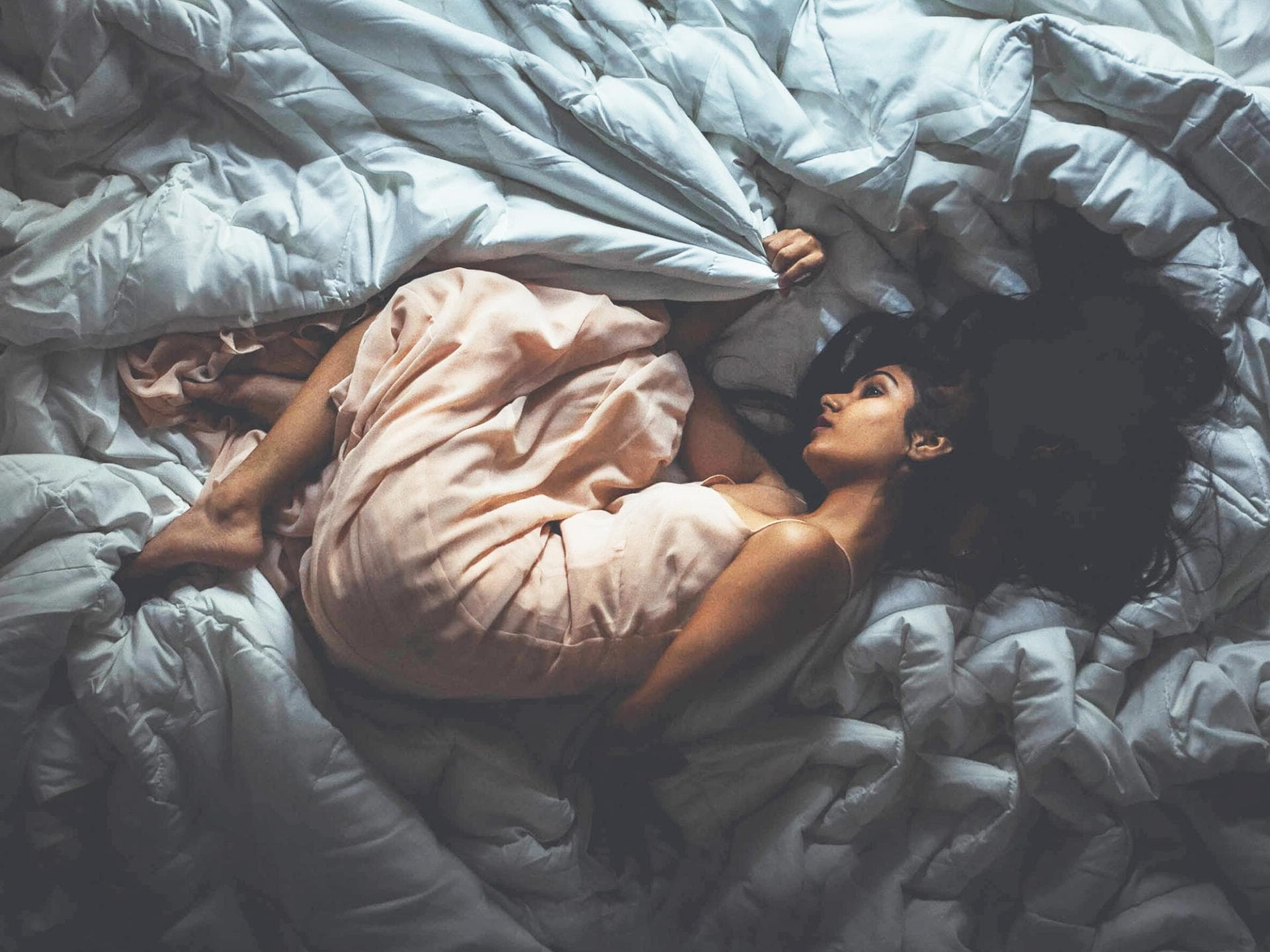 frau-krank-im-bett frau-krank-im-bett