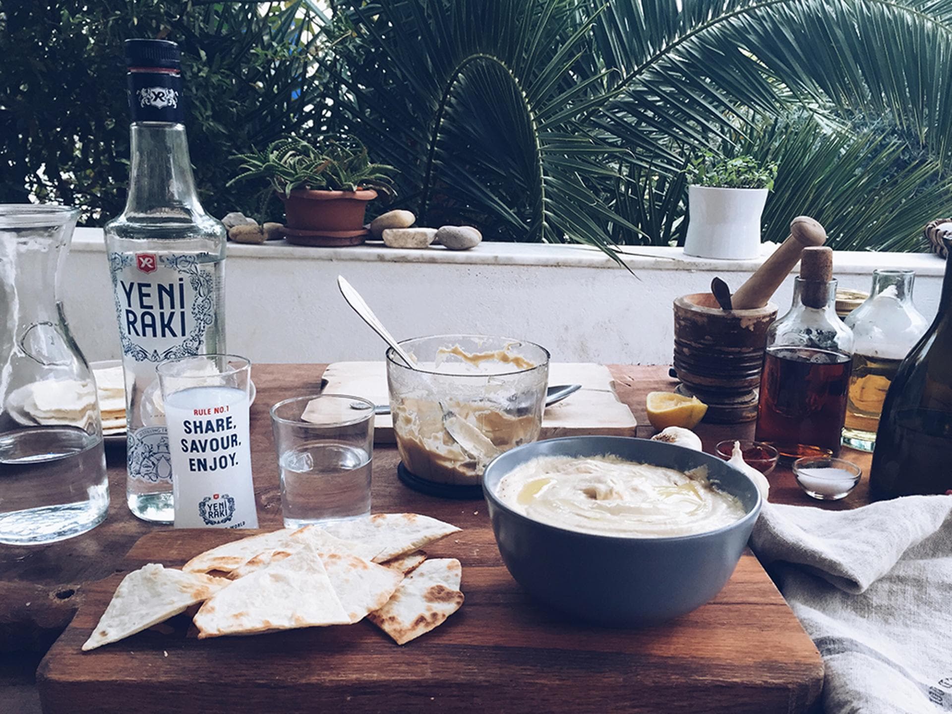 Yeni-Raki_Hummus Yeni-Raki_Hummus
