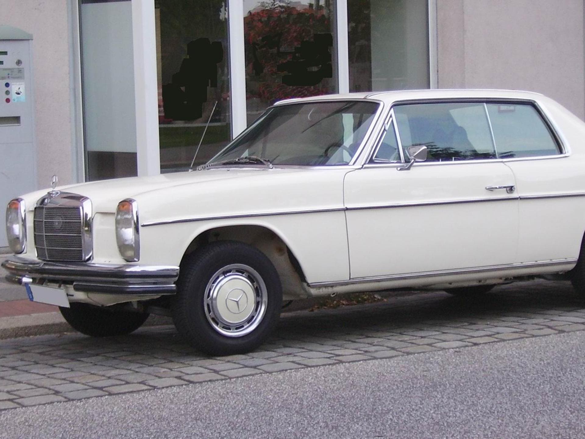 auto-legenden-mercedes-benz-strich-acht